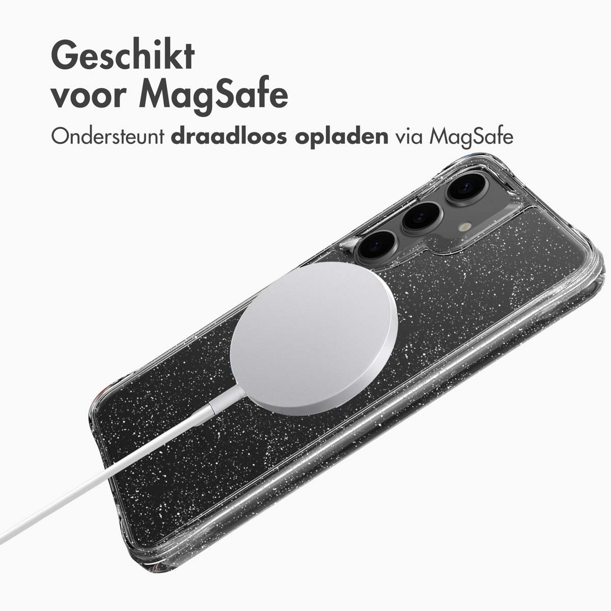Telefoon met doorzichtige hoes en een witte cirkelvormige oplader. Tekst: Geschikt voor MagSafe. Ondersteunt draadloos opladen.