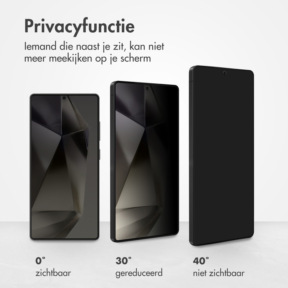 Drie telefoons met verschillende schermbeschermers, die privacyfuncties tonen.