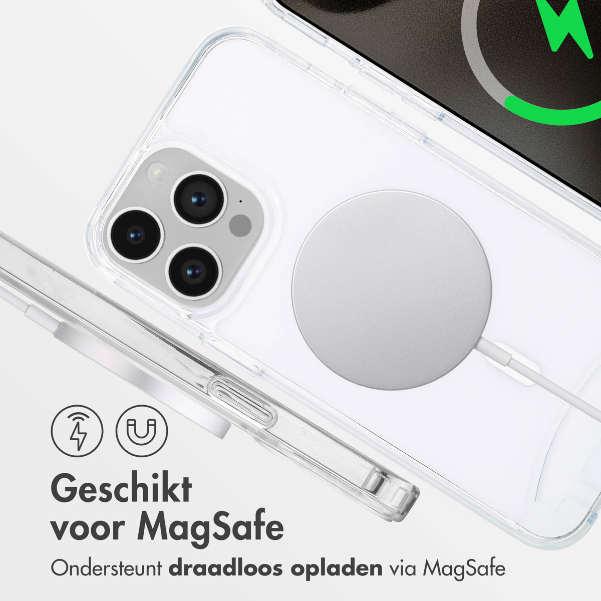 Una custodia trasparente per telefono con caricatore MagSafe collegato. Il telefono è visibile.