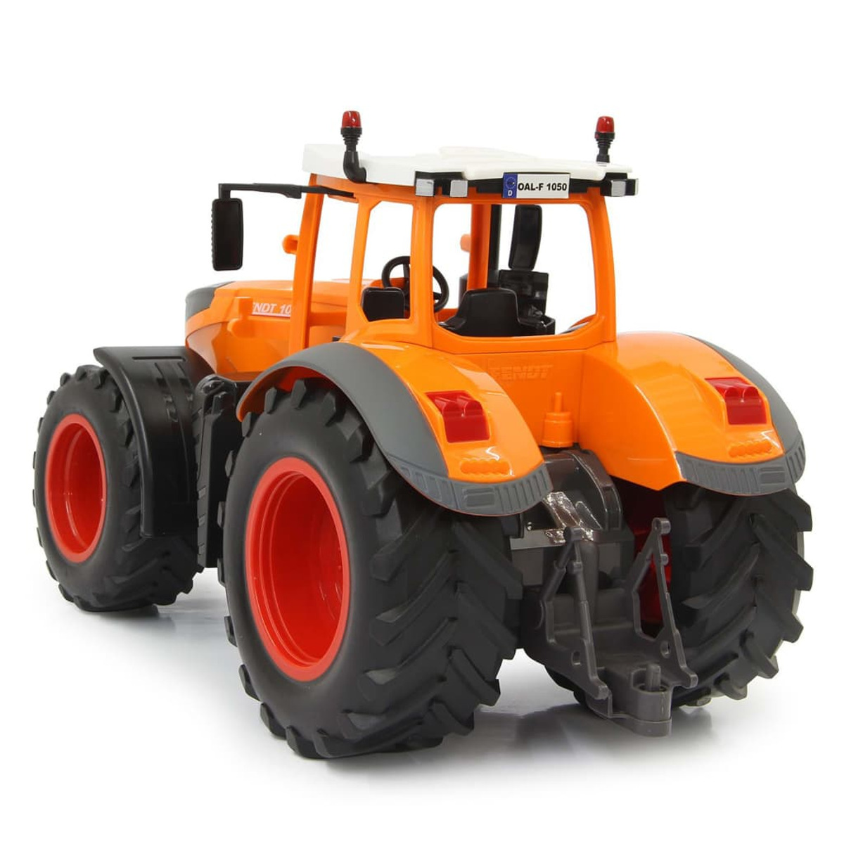 Ein orangefarbener Spielzeugtraktor auf weißem Hintergrund. Er hat rote Räder und ein weißes Dach.