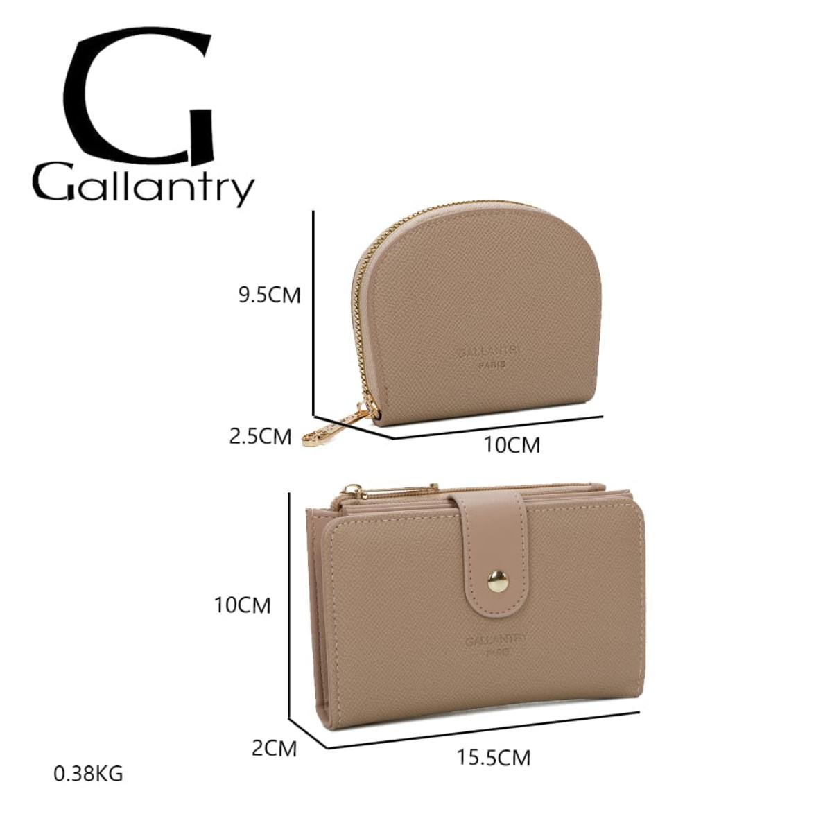 Dos carteras de cuero beige, una redonda, otra rectangular, con texto y dimensiones mostradas.