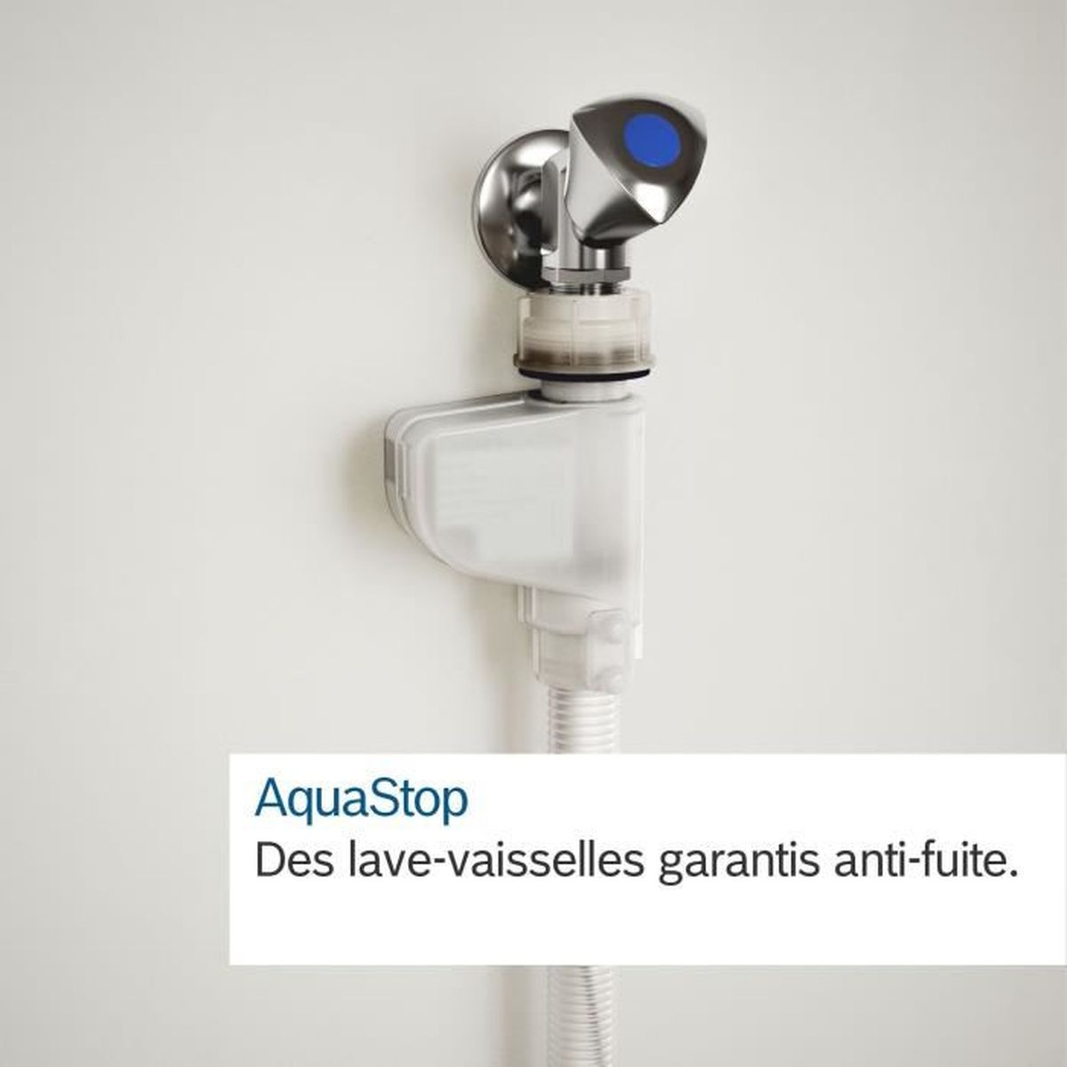 Nahaufnahme eines Wasserstoppgeräts, mit französischem Text: „Des lave-vaisselles garantis anti-fuite.“