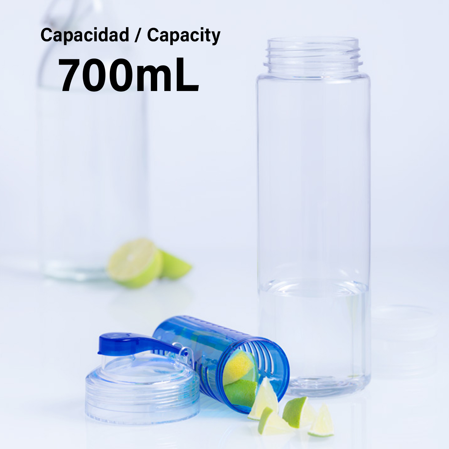 Botella plástica transparente con limones y tapa, junto a otra botella. Texto: capacidad 700ml.