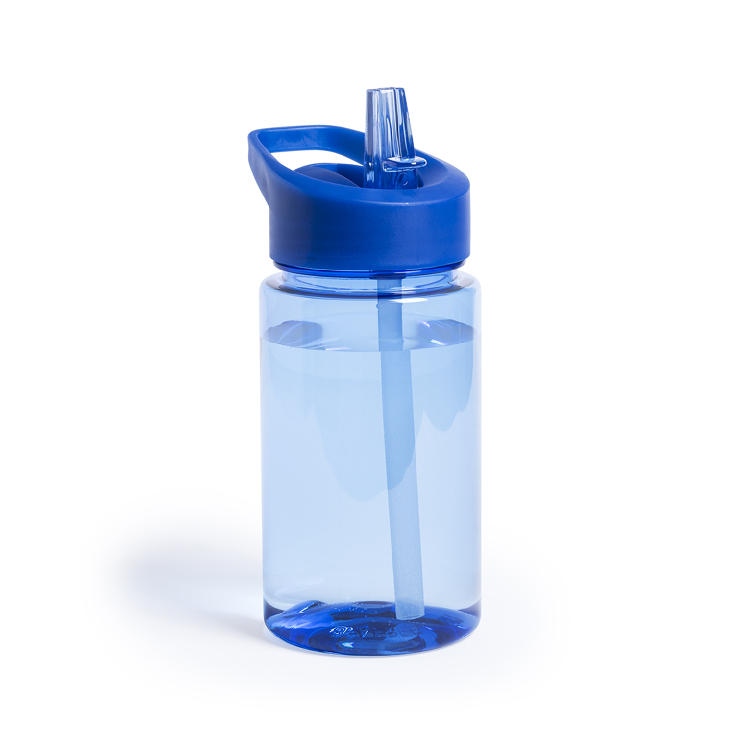 Una bottiglia d'acqua blu con coperchio blu e cannuccia. È riempita di liquido trasparente.
