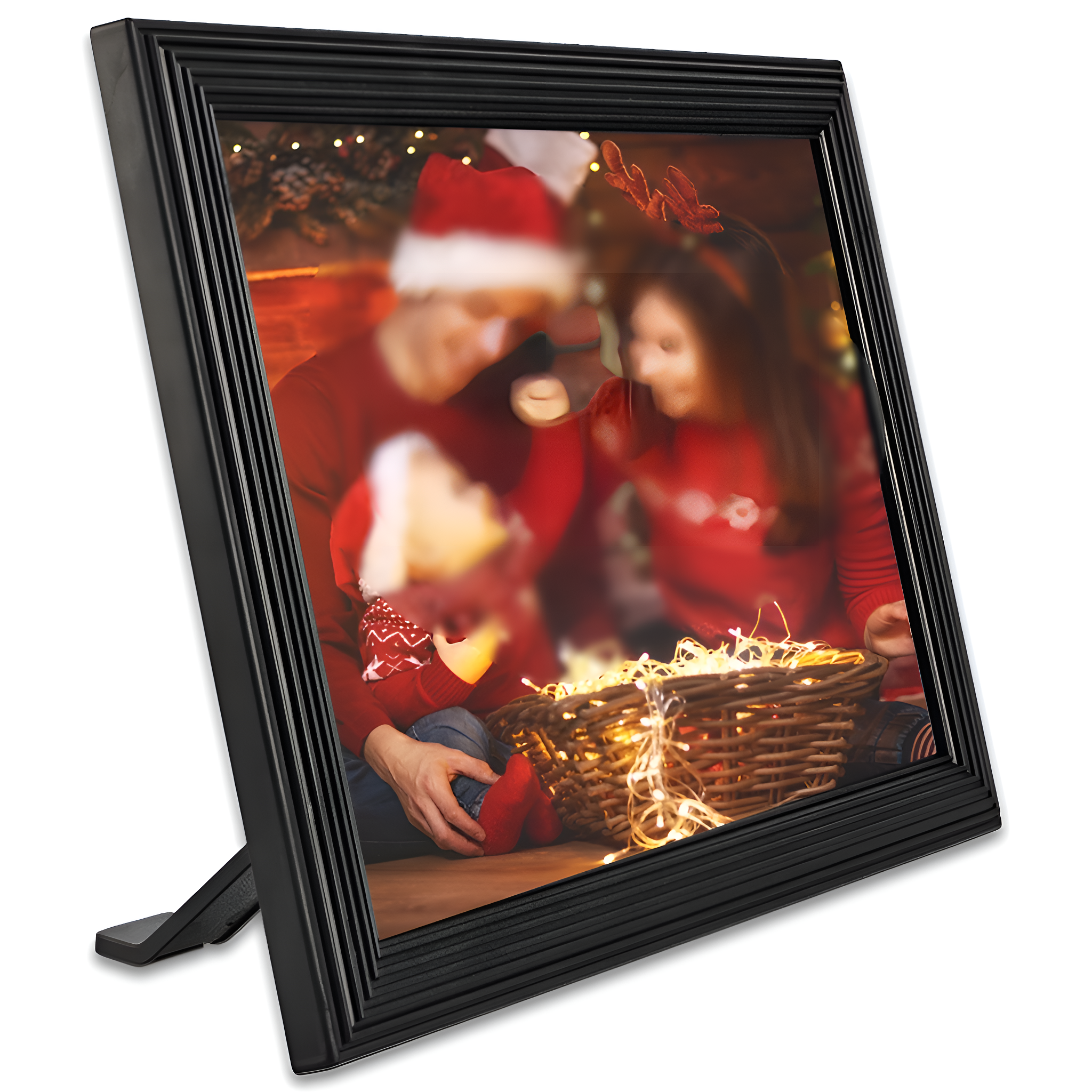 Schwarzer Bilderrahmen mit Foto einer Familie vor einem Weihnachtsbaum.