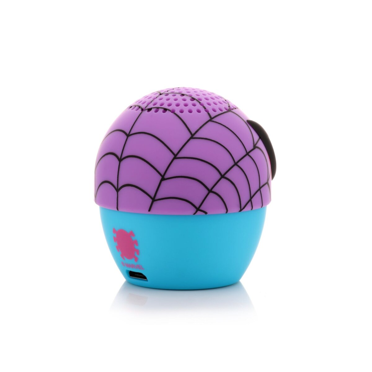 Ein Lautsprecher im Spider-Man-Design. Lila Oberteil mit Spinnennetz-Muster und blauer Basis.