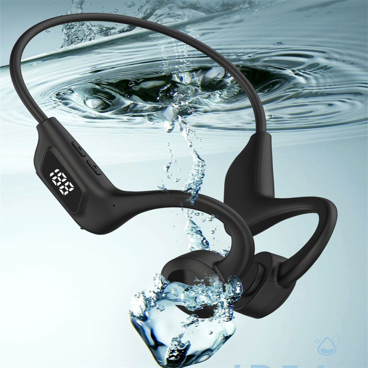 Schwarze kabellose Knochenschallkopfhörer im Wasser, mit Wassertröpfchen.