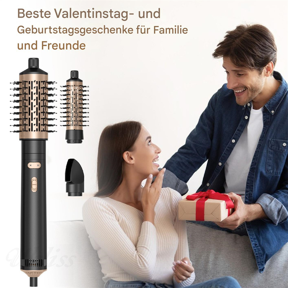 Ein Mann gibt einer Frau ein Geschenk, mit Haarstyling-Werkzeugen links.