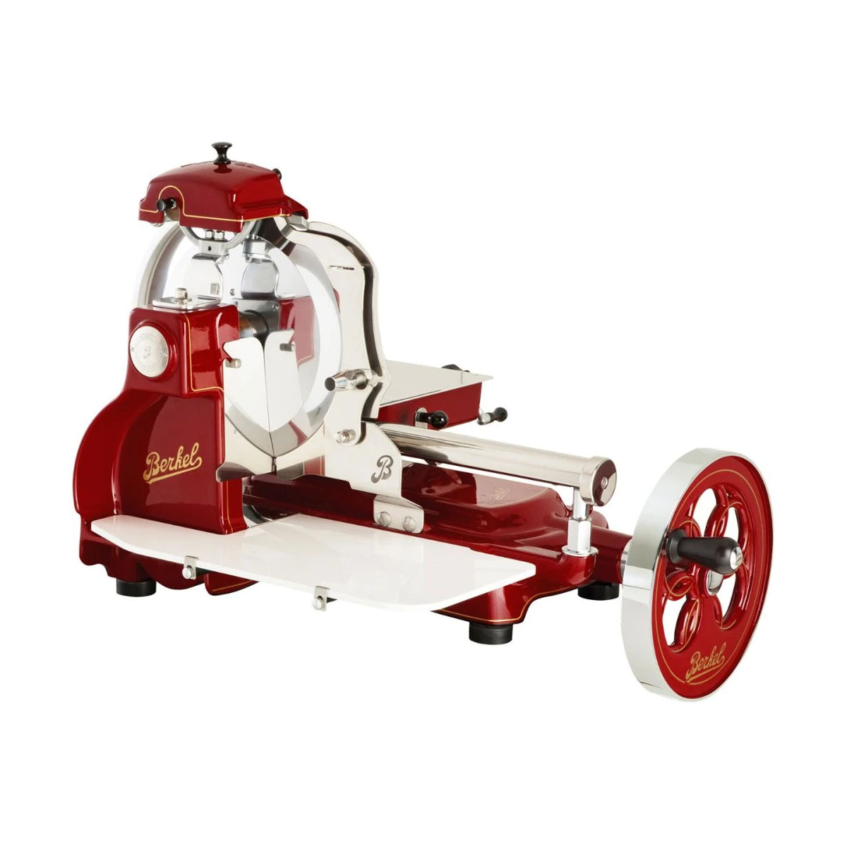 Eine rote und silberne Berkel-Fleischschneidemaschine steht auf einer weißen Oberfläche, der Hintergrund ist weiß.
