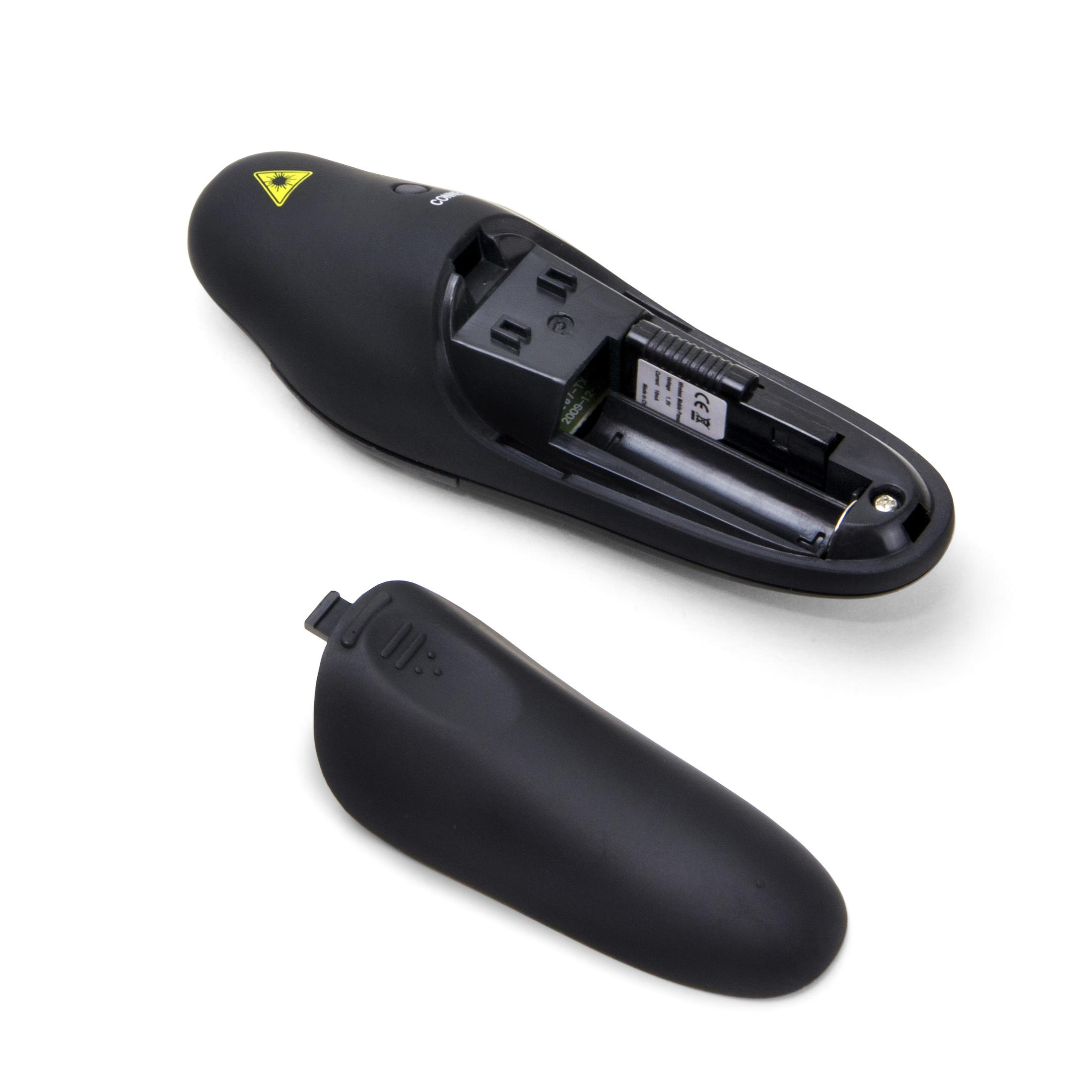 Schwarze Präsentationsfernbedienung, geöffnet, um Batterien zu zeigen. Oben ist ein Laserpointer-Symbol, unten offen.