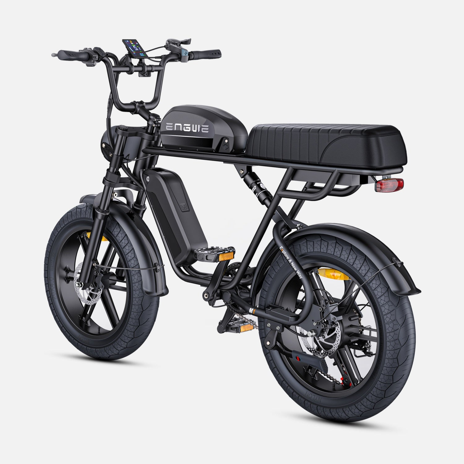 Bicicleta eléctrica negra con diseño de motocicleta, vista lateral.