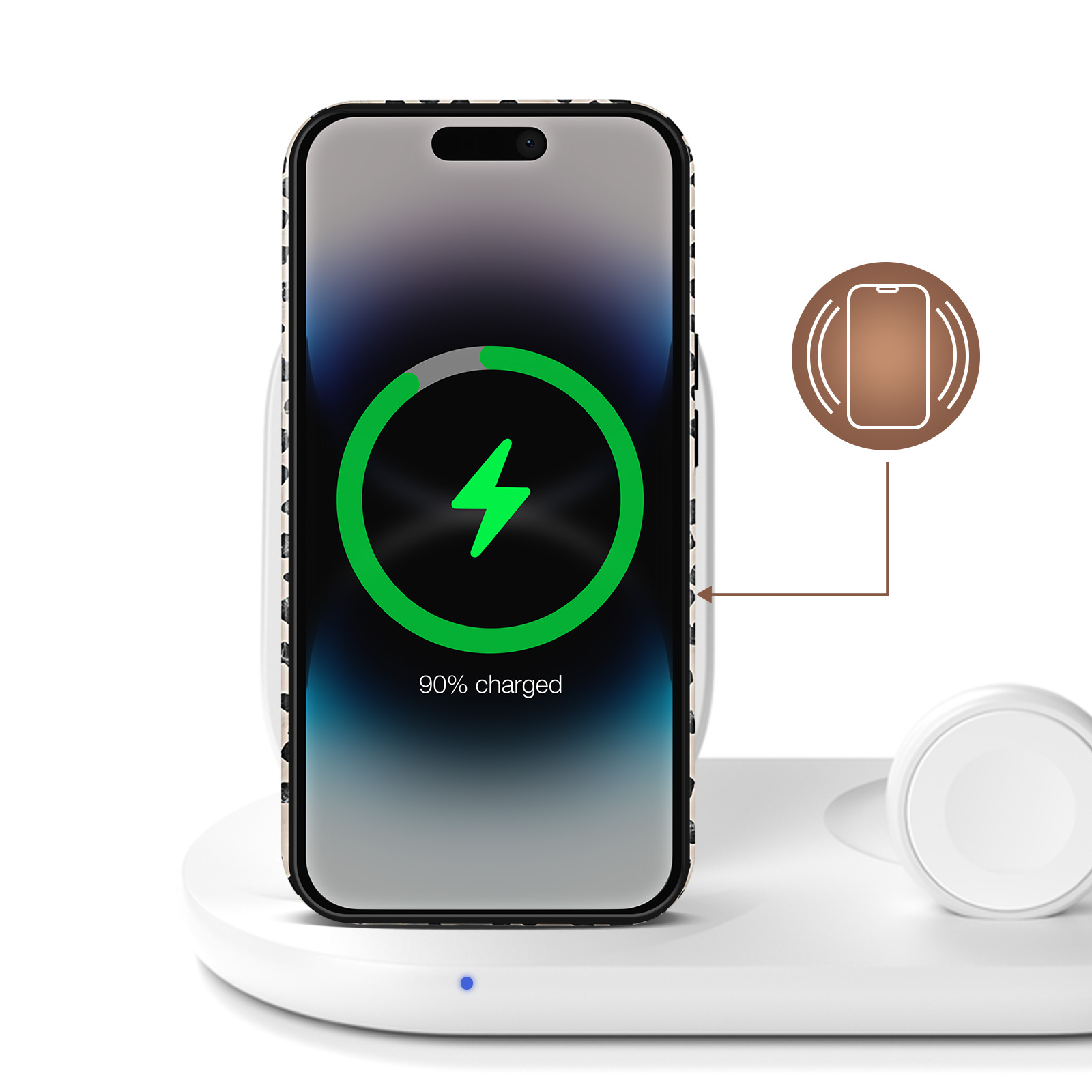 Un telefono in carica wireless, con un fulmine verde che indica il 90% di carica.