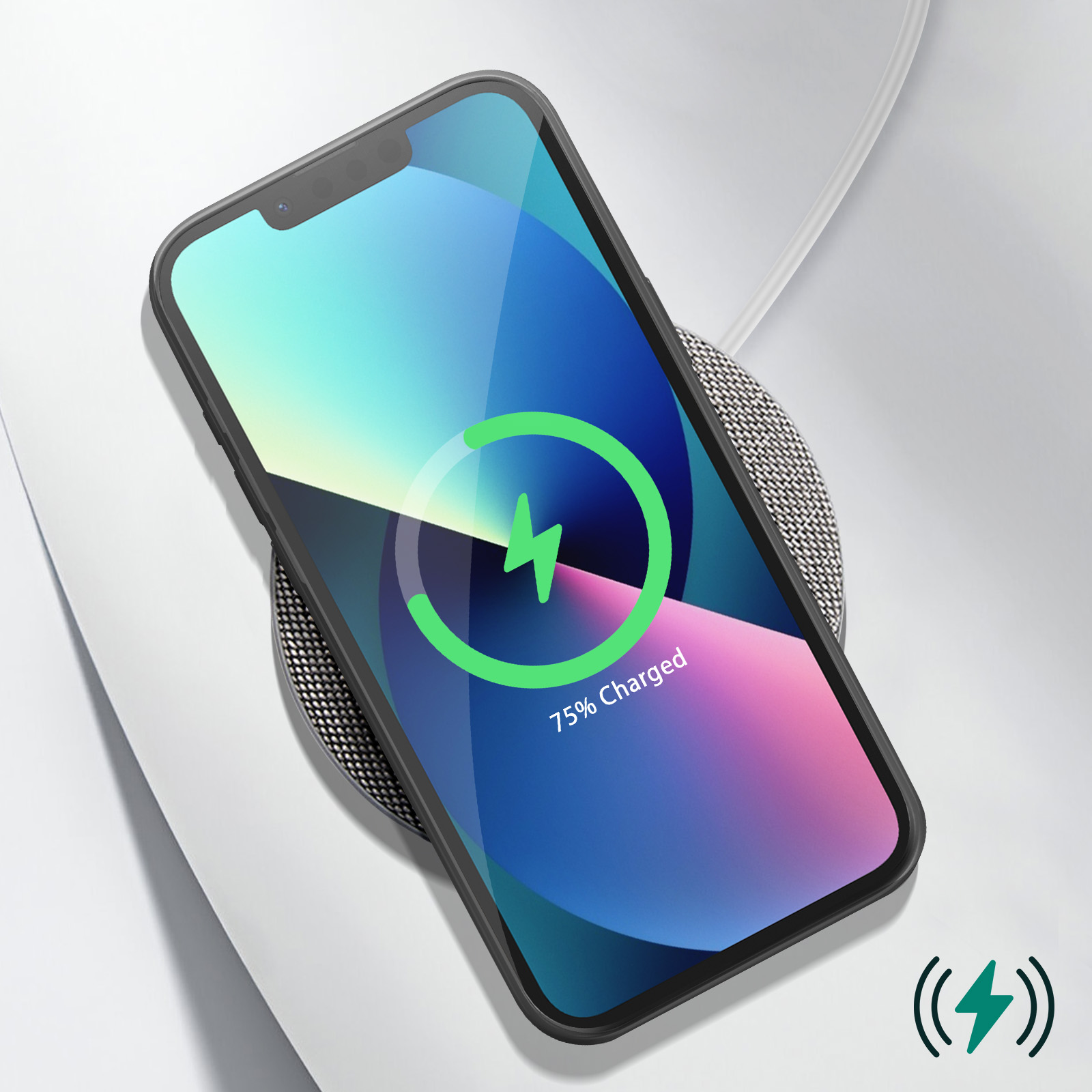 Een telefoon met een oplaadscherm met 75% opgeladen, geplaatst op een draadloze oplader.