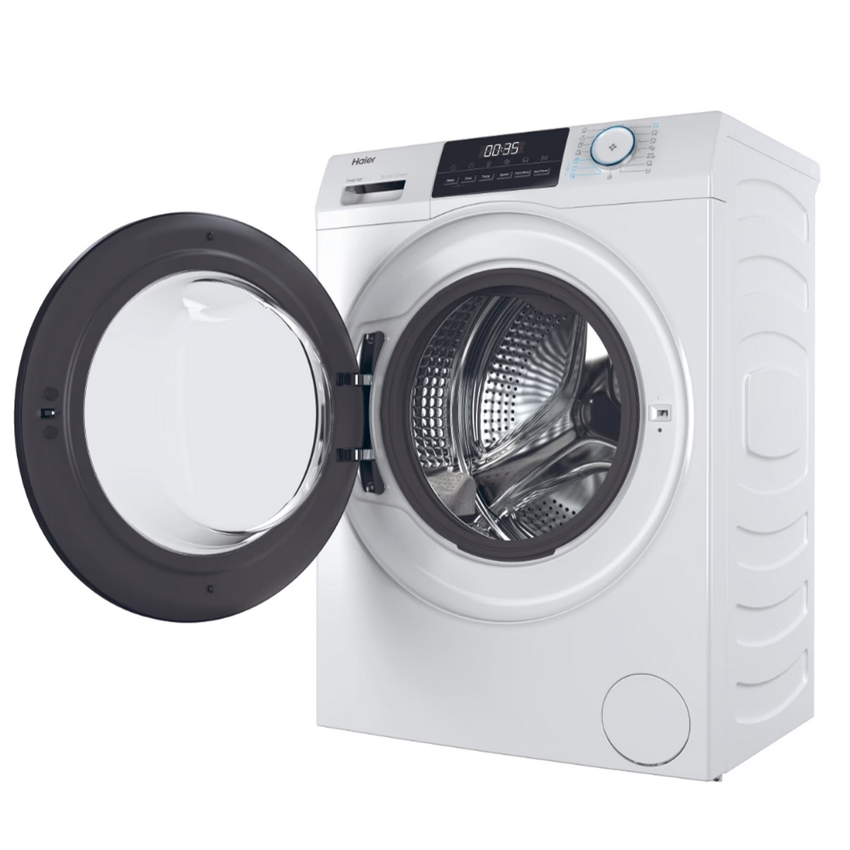 Witte Haier wasmachine met open deur. Bediening en display bovenop. Witte achtergrond.
