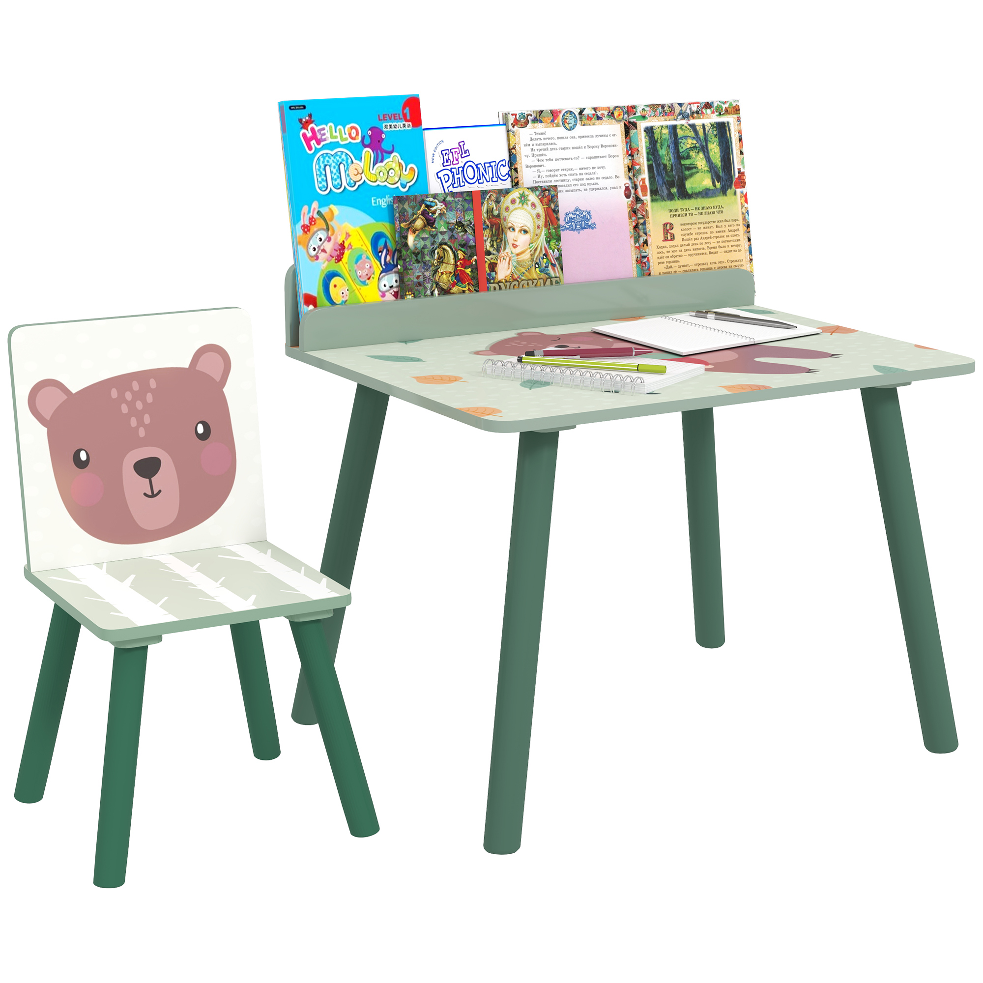 Un tavolo e una sedia a tema orso con libri, una penna e materiale scolastico.