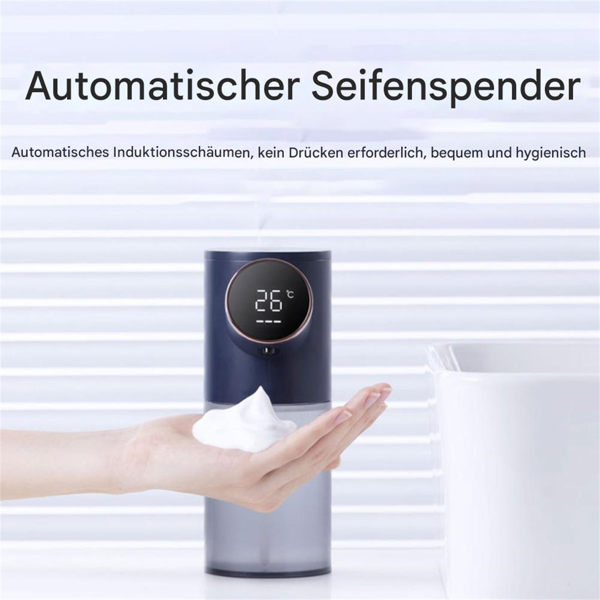 Automatischer Seifenspender, der Schaum in eine Hand abgibt. Er hat eine Digitalanzeige mit der Temperatur.