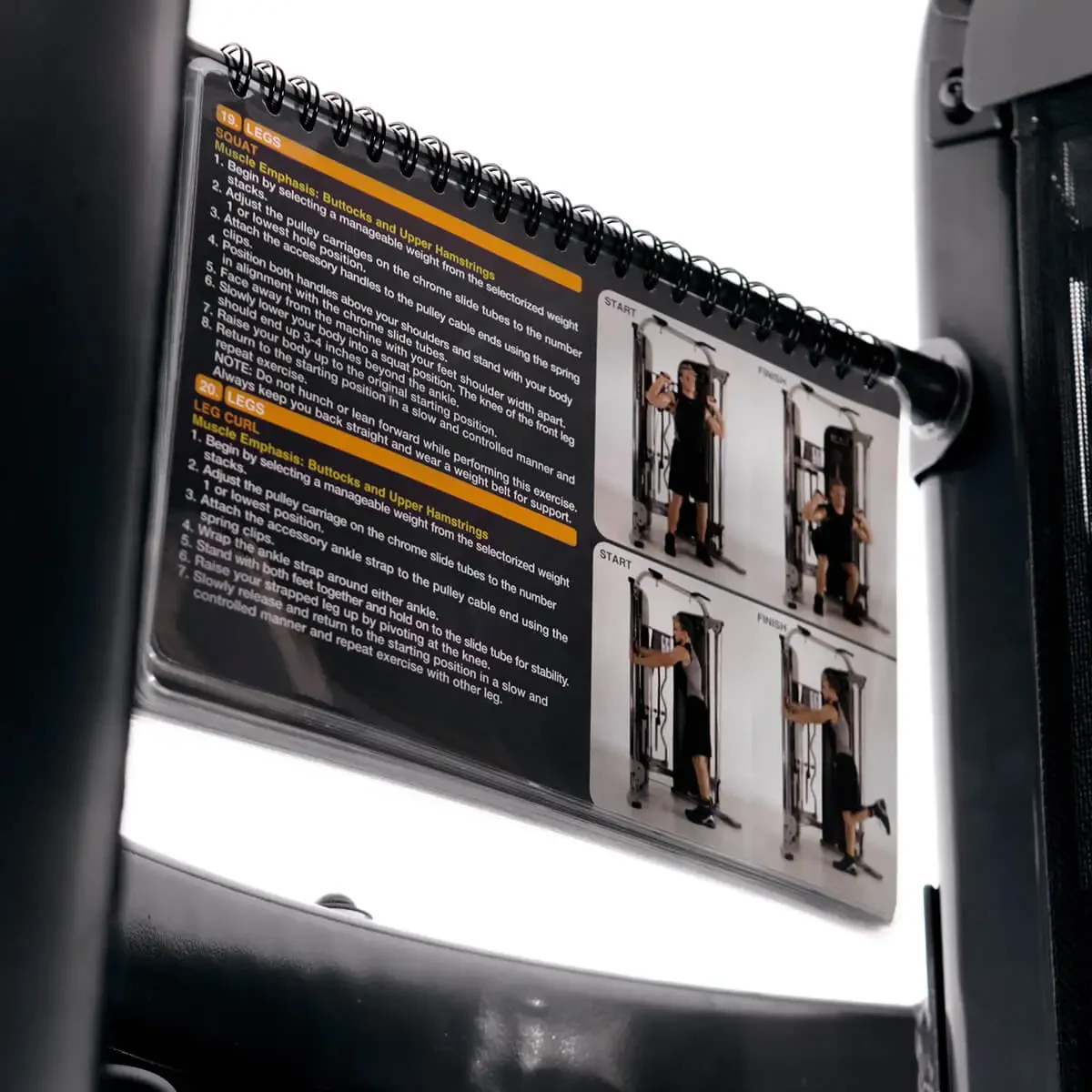 Ein Diagramm auf einer Maschine mit Übungsanweisungen und Illustrationen von Übungen.