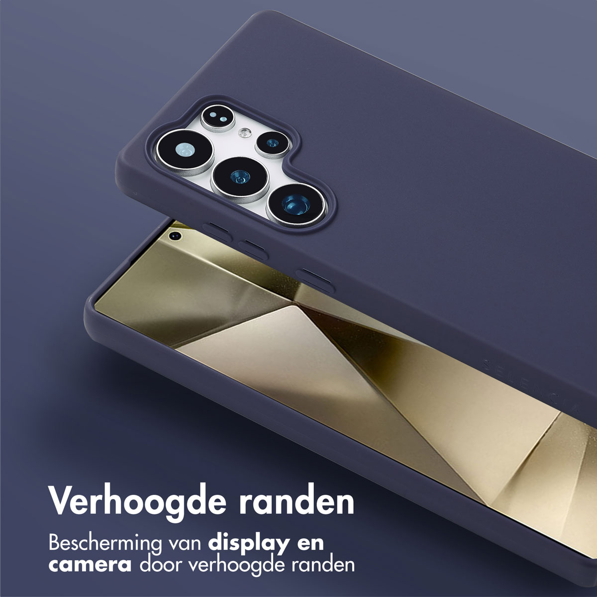 Blauwe telefoonhoes met telefoon. Tekst: 'Verhoogde randen, Bescherming van display en camera door verhoogde randen'.