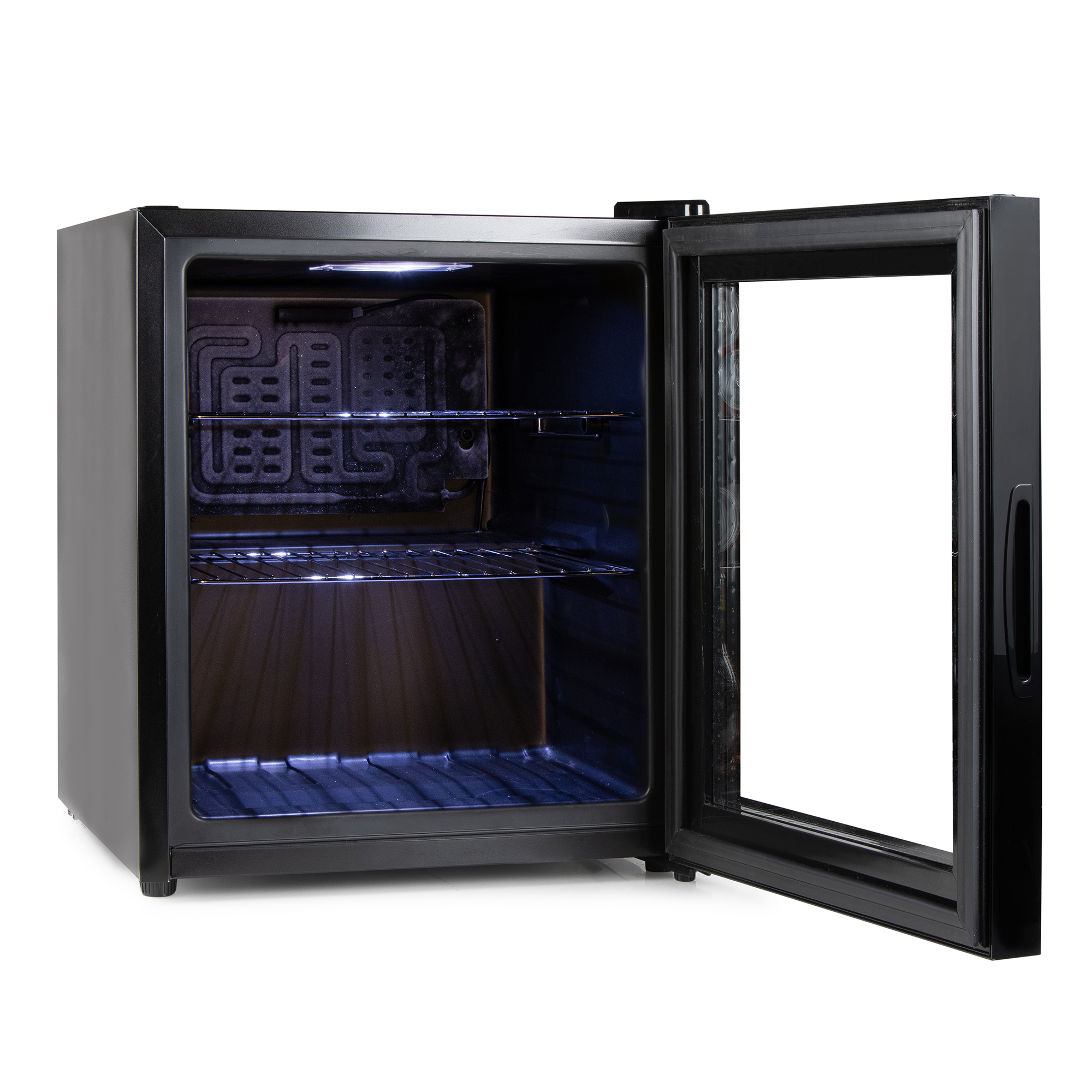 Zwarte mini-koelkast met de deur open, met schappen en interieurdetails.