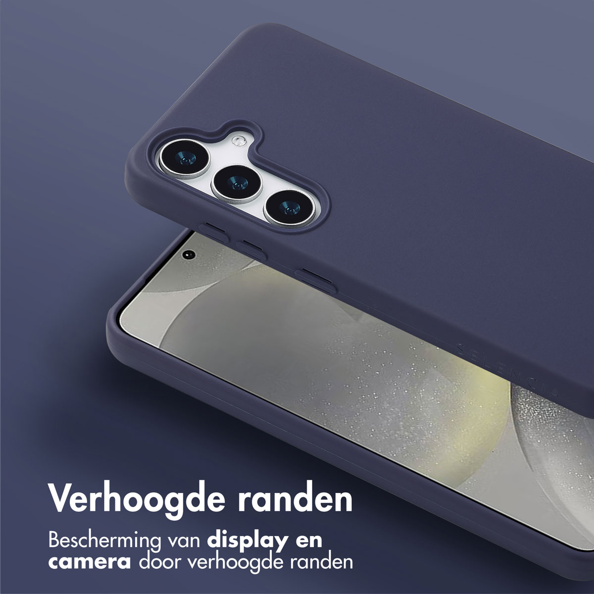 Blauwe telefoonhoes op een blauw oppervlak, beschermt de telefoon, met verhoogde randen.