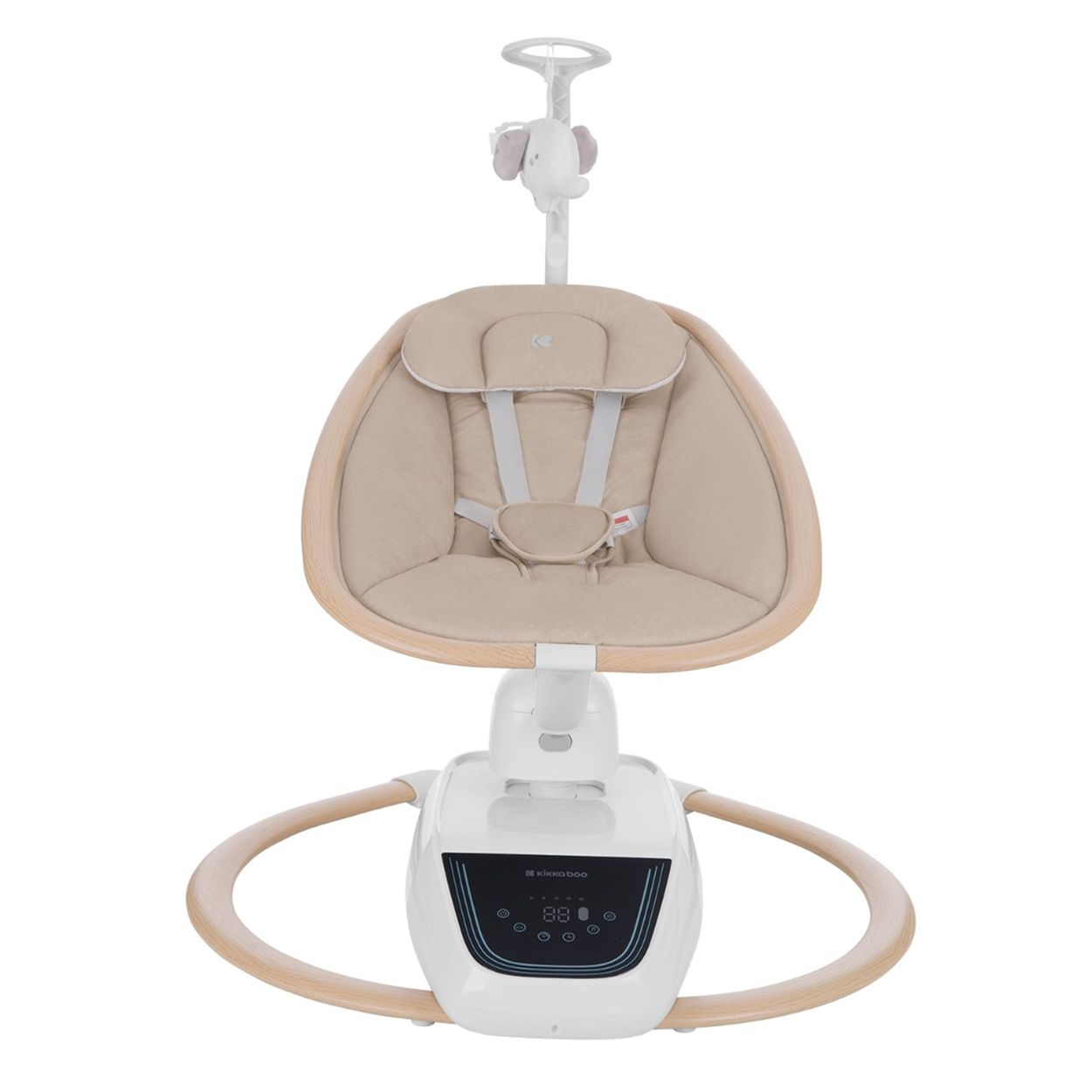 Weiße und beige Babyschaukel. Mit Digitalanzeige, die '88' anzeigt. Holzrahmen und Spielzeug zum Aufhängen.