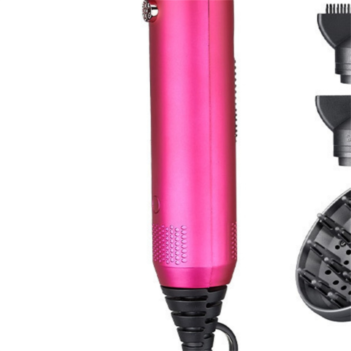 Ein rosa Haartrockner mit mehreren Aufsätzen auf weißem Hintergrund. Der Trockner ist im Fokus.
