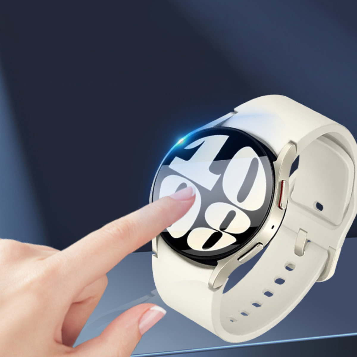 Eine weiße Smartwatch, bei der ein Finger den Bildschirm berührt, mit dunklem Hintergrund.