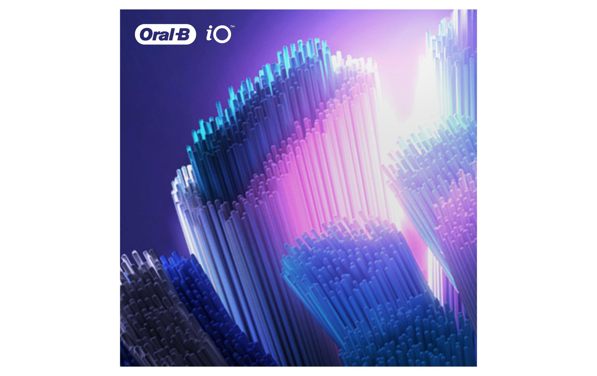 Primer plano de cerdas de cepillo de dientes, azules y blancas, con el logotipo de Oral-B iO.