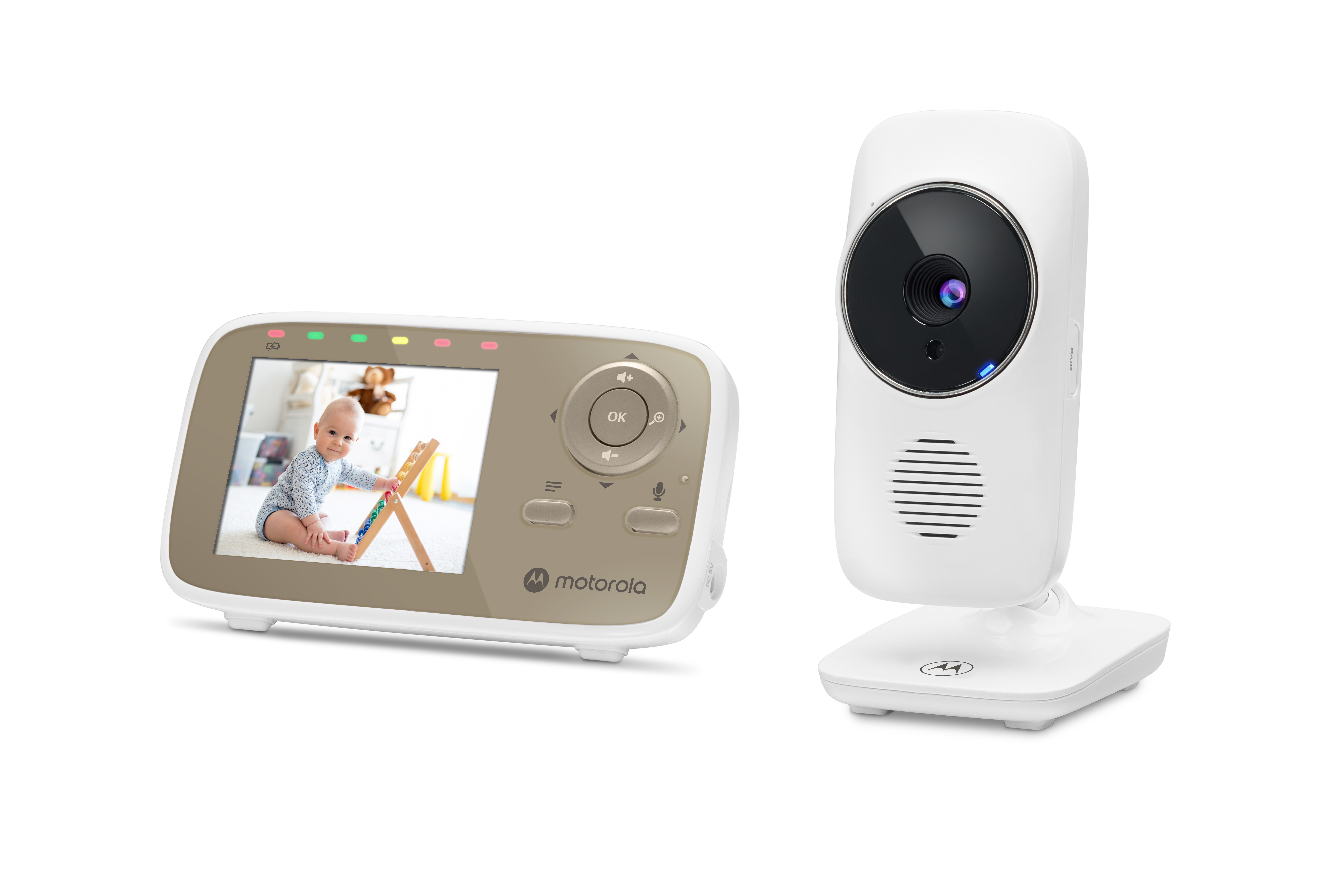 Viene mostrato un set di baby monitor. Una parte è uno schermo, l'altra è una telecamera su un supporto, entrambi bianchi.