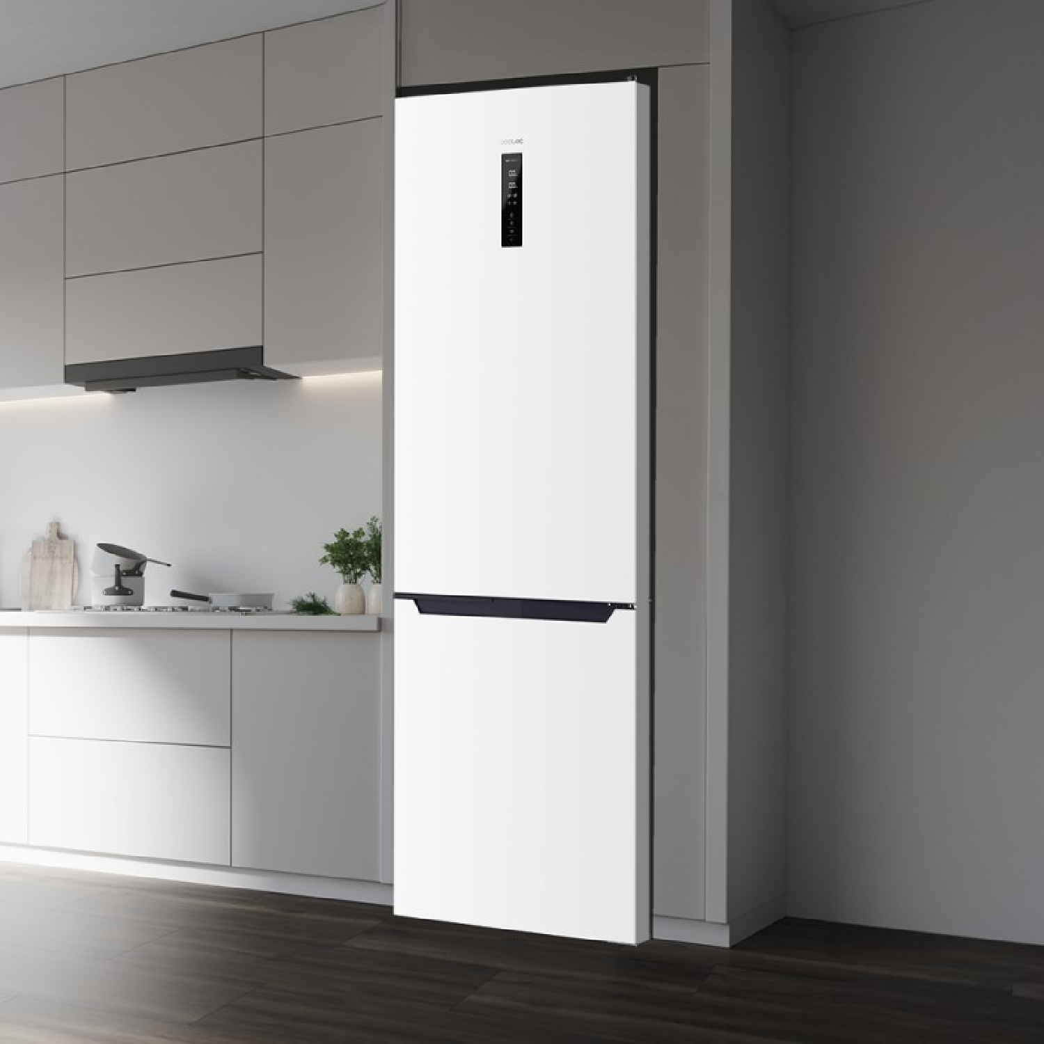 Refrigerador blanco en una cocina moderna, contra una pared blanca y suelo de madera.