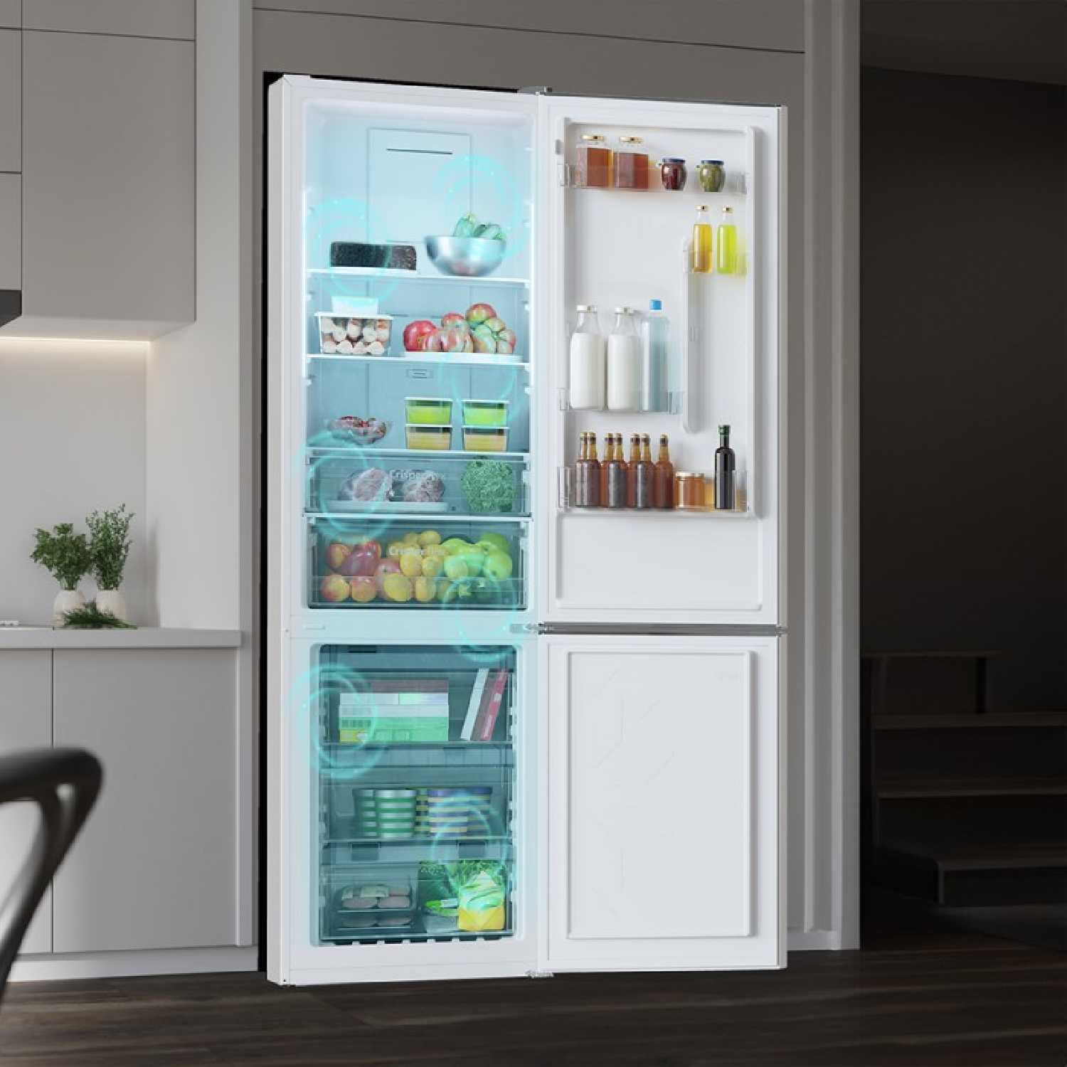 Un frigorífico con puertas abiertas, lleno de alimentos. El frigorífico tiene un interior azul claro.