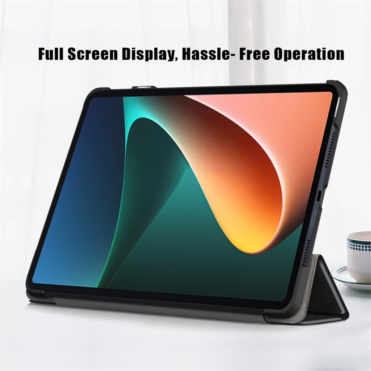 Tablet con custodia nera, angolato su una superficie bianca, con testo: Full Screen Display, Hassle-Free Operation.