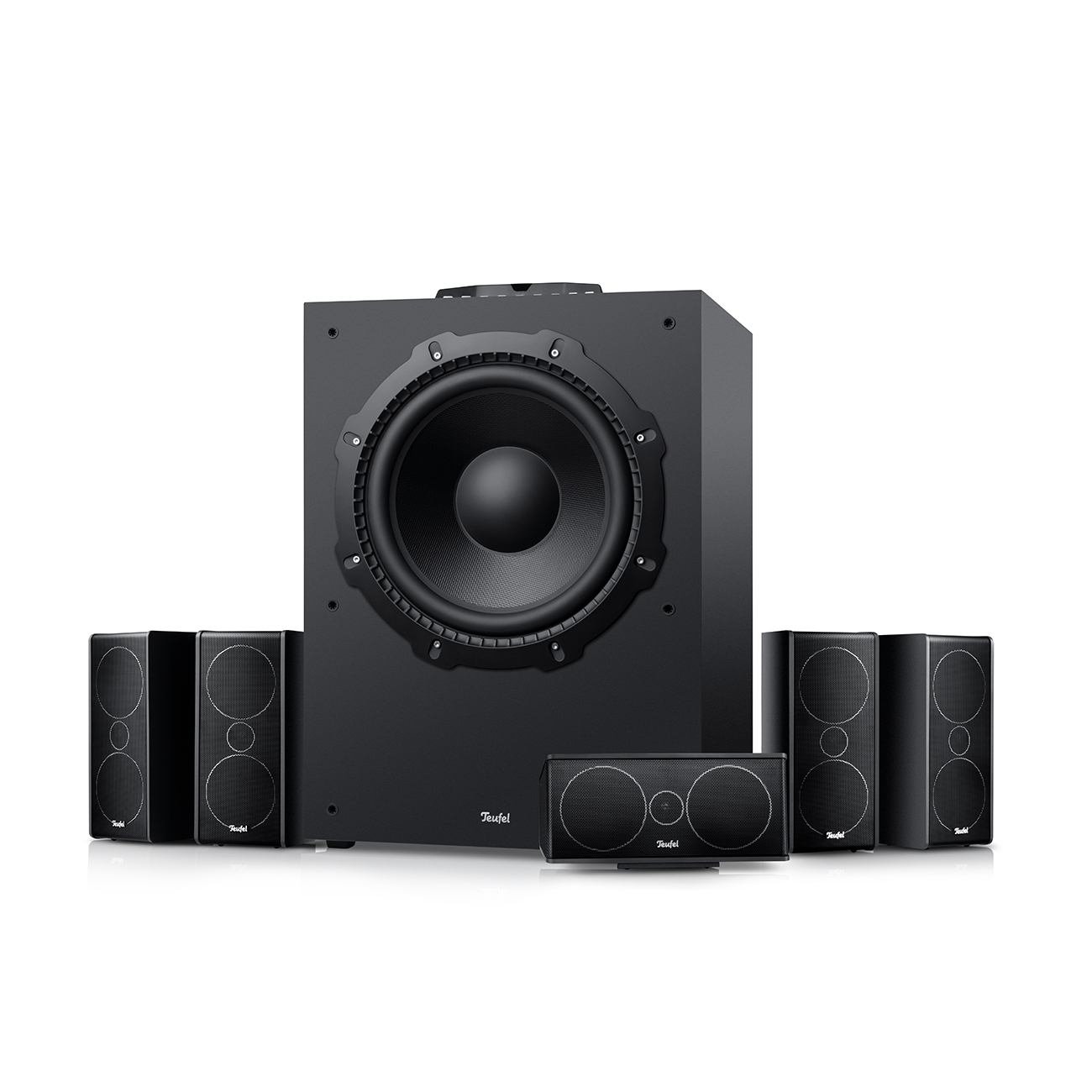 Schwarzes Lautsprechersystem mit großem Subwoofer und fünf kleineren Lautsprechern.