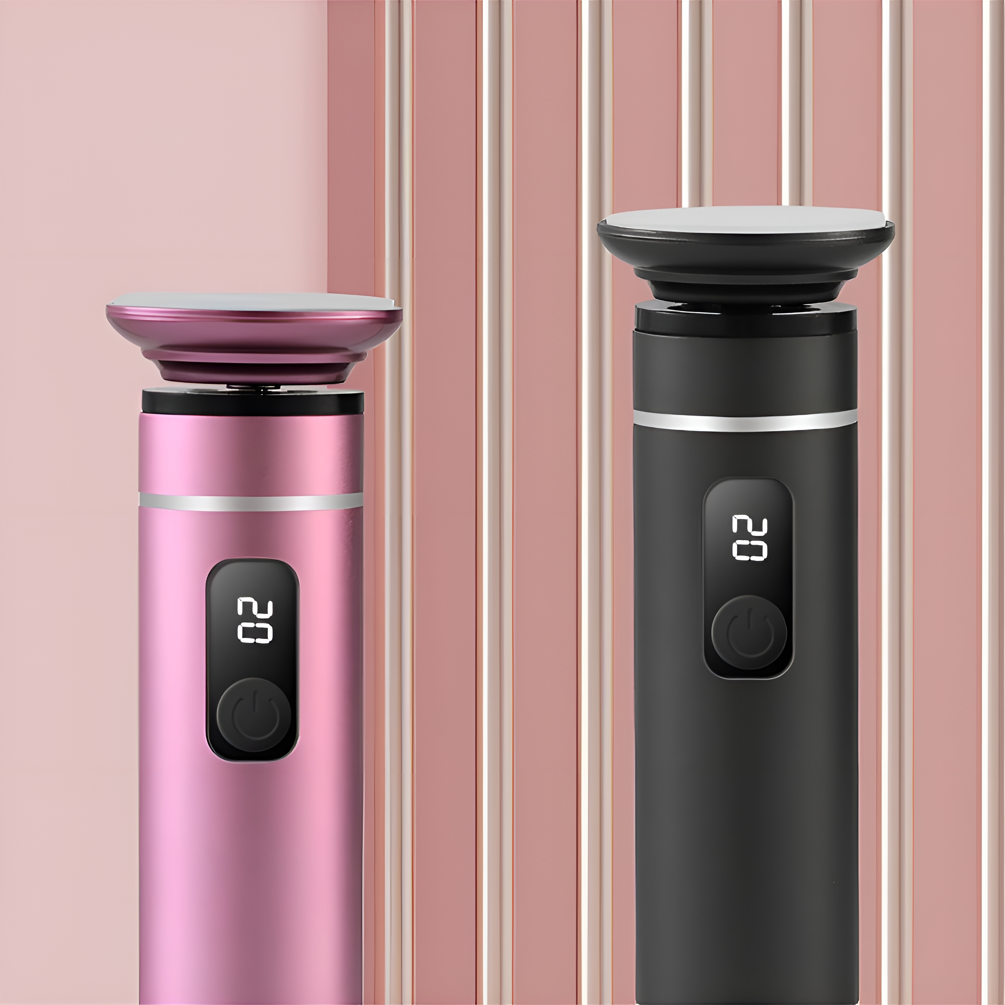 Zwei zylindrische Geräte, rosa und schwarz, mit Anzeigen, die die Zahl '20' zeigen.
