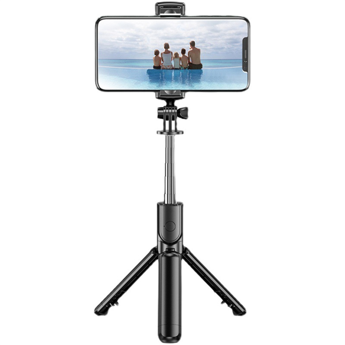 Ein schwarzer Selfie-Stick mit einem Telefon, das eine Familie an einem Pool zeigt. Es ist auf einem Stativ.