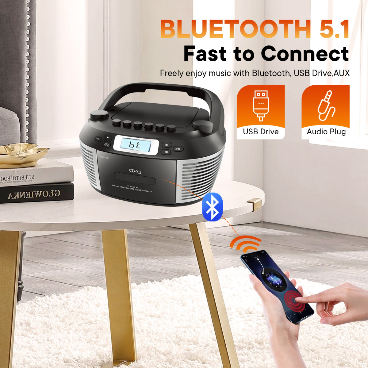 Schwarzer CD-Player mit Griff, neben einem Telefon, Tisch. Bluetooth schnelle Verbindung.