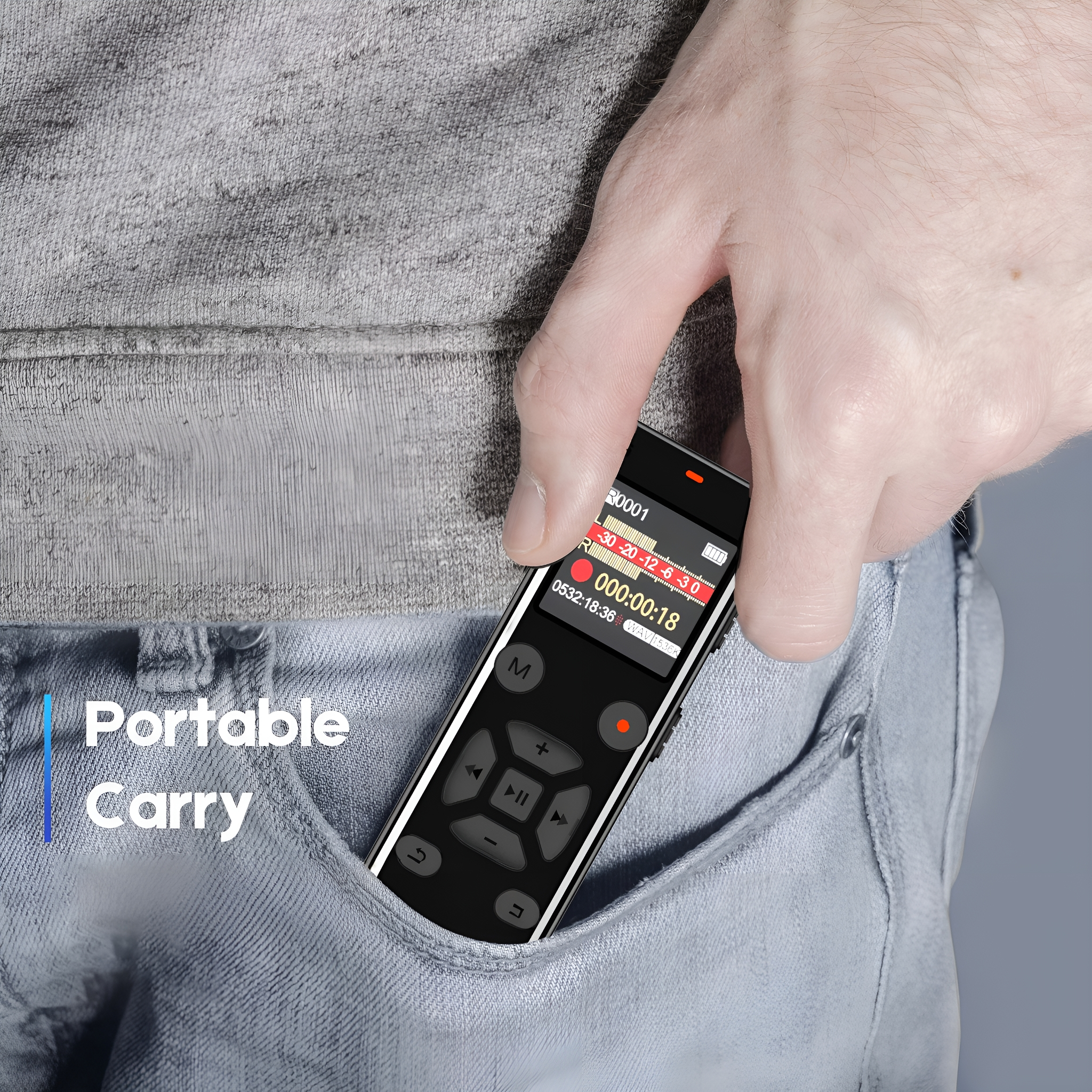 Hand hält einen kleinen digitalen Recorder in einer Tasche. Der Bildschirm ist sichtbar.