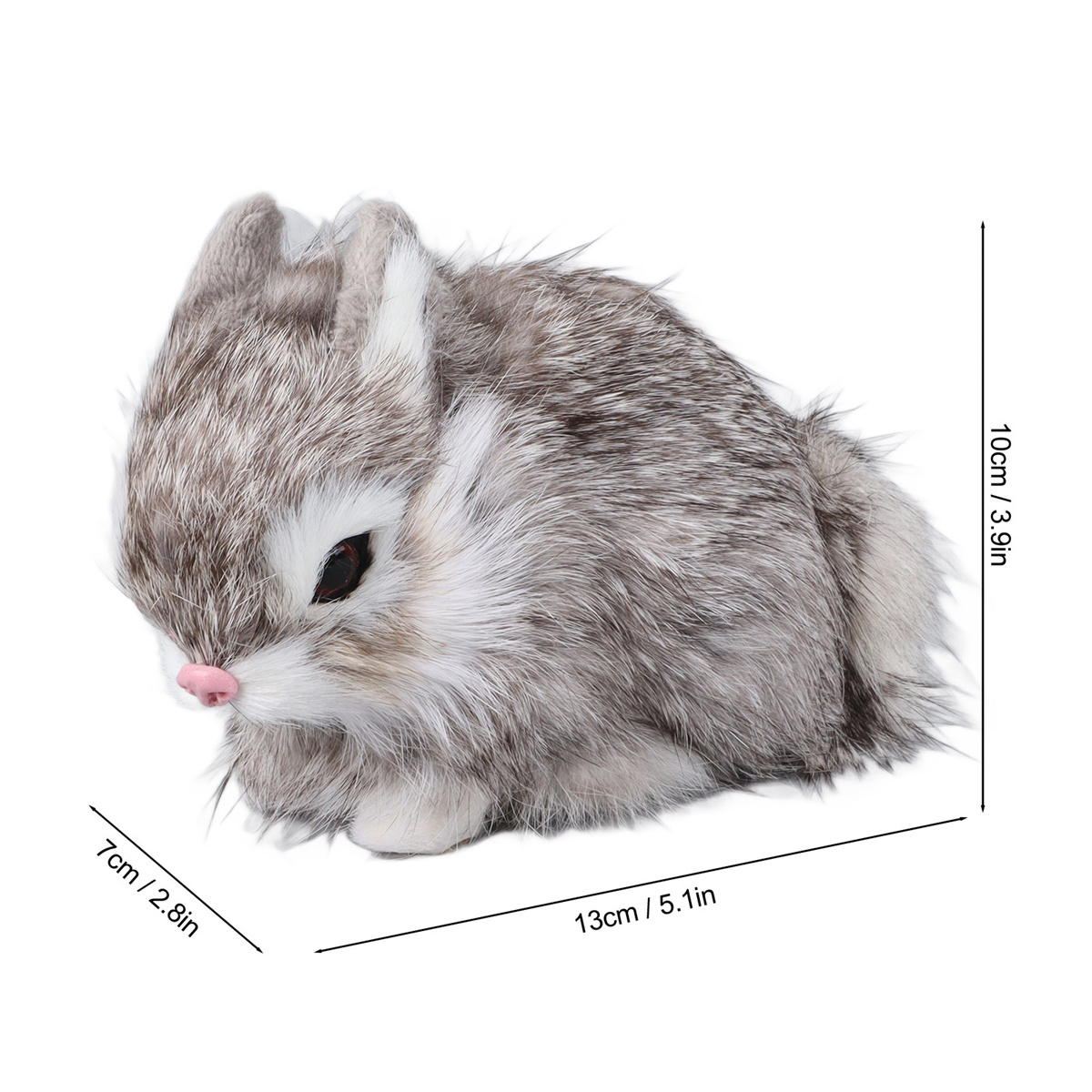 Ein flauschiges graues Häschen mit rosa Nase. Maße: 7cm/2,8in Länge, 10cm/3,9in Höhe und 13cm/5,1in Breite.