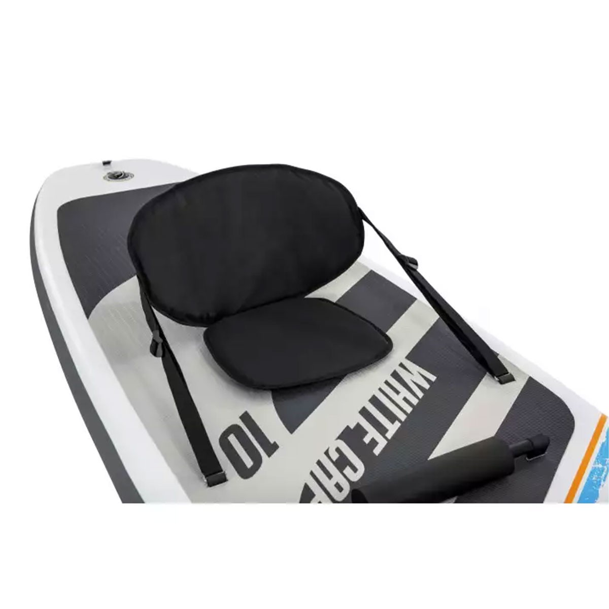 Tabla de paddle surf con asiento negro, fondo blanco.