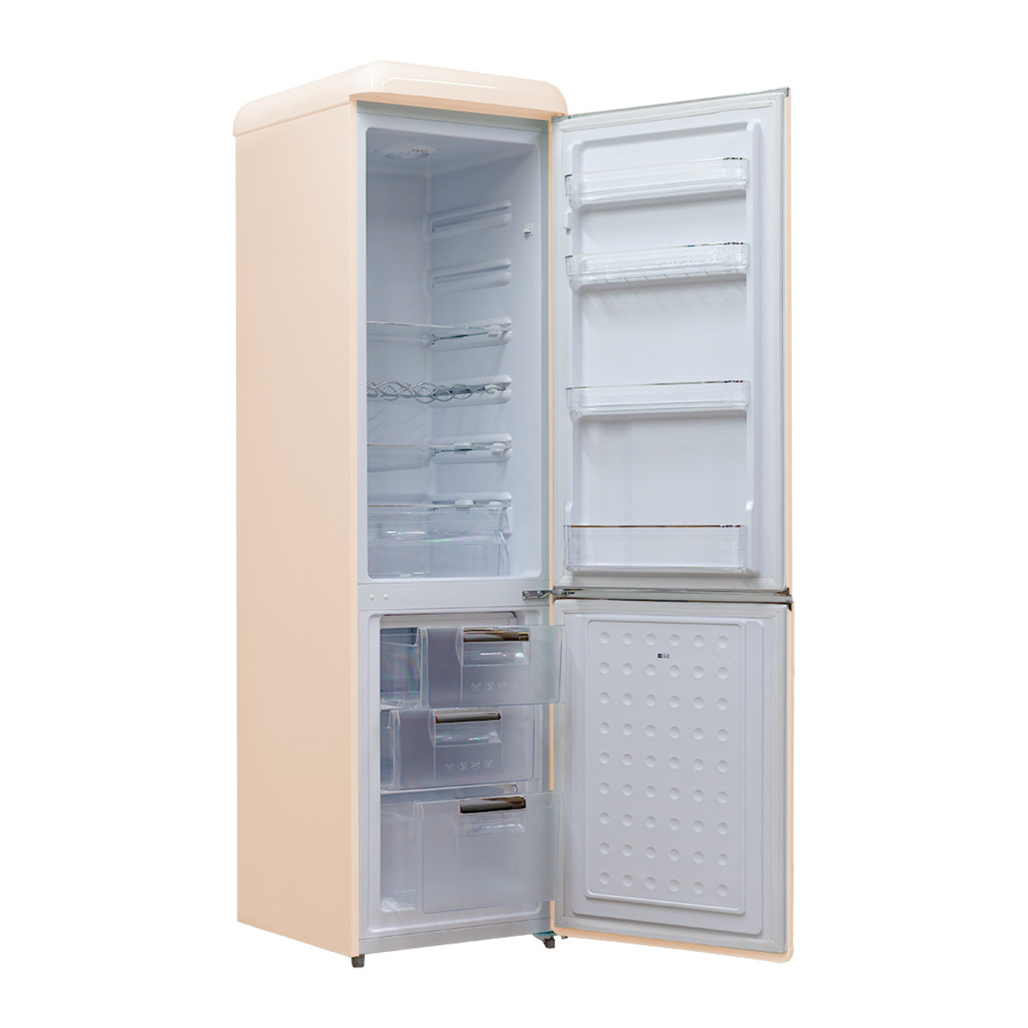 Frigorifero beige con porta aperta, che rivela ripiani e cassetti. Sfondo bianco.
