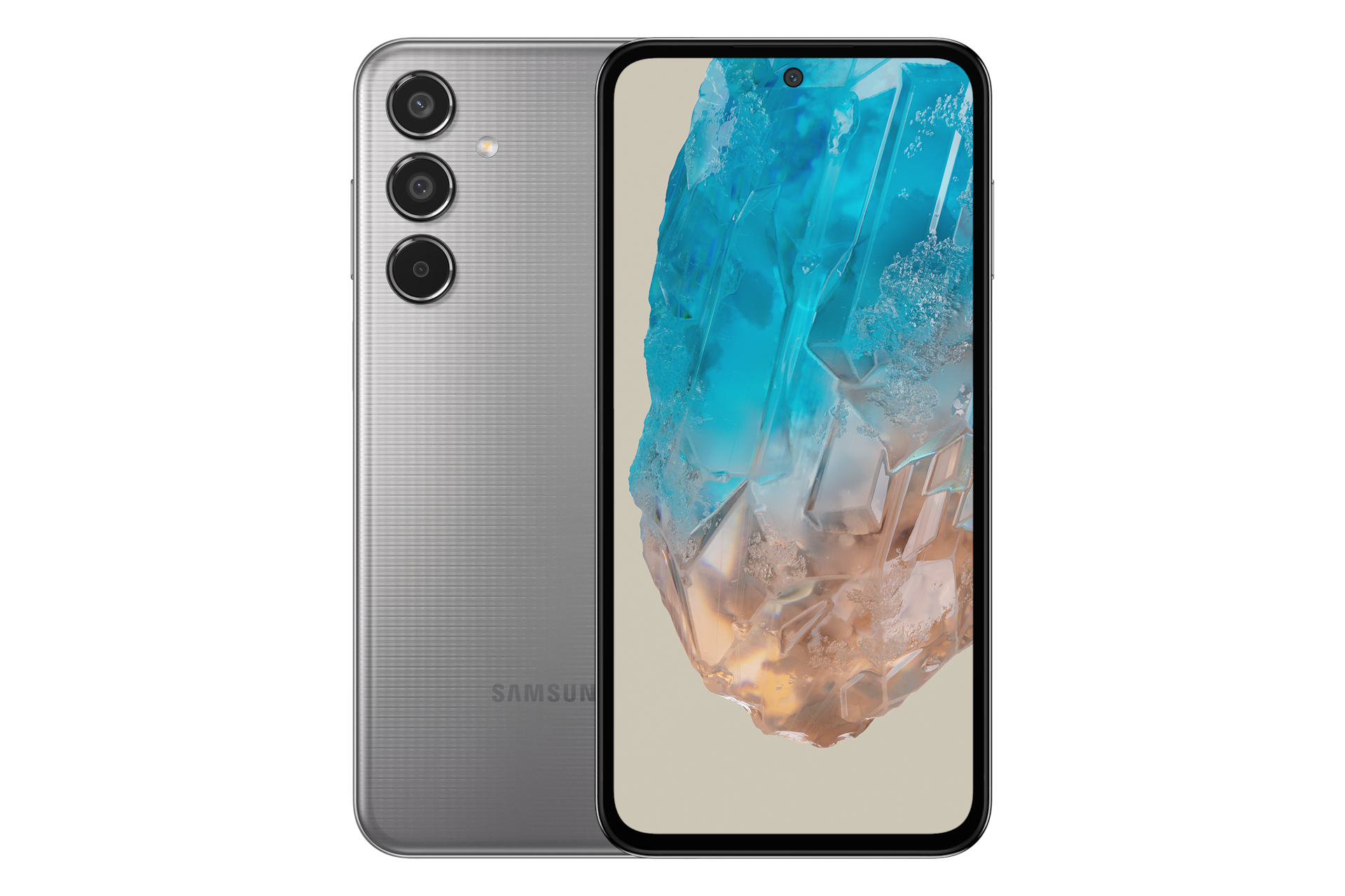 Smartphone argentato con tre fotocamere sul retro. Lo schermo ha un'immagine colorata. Sfondo bianco.