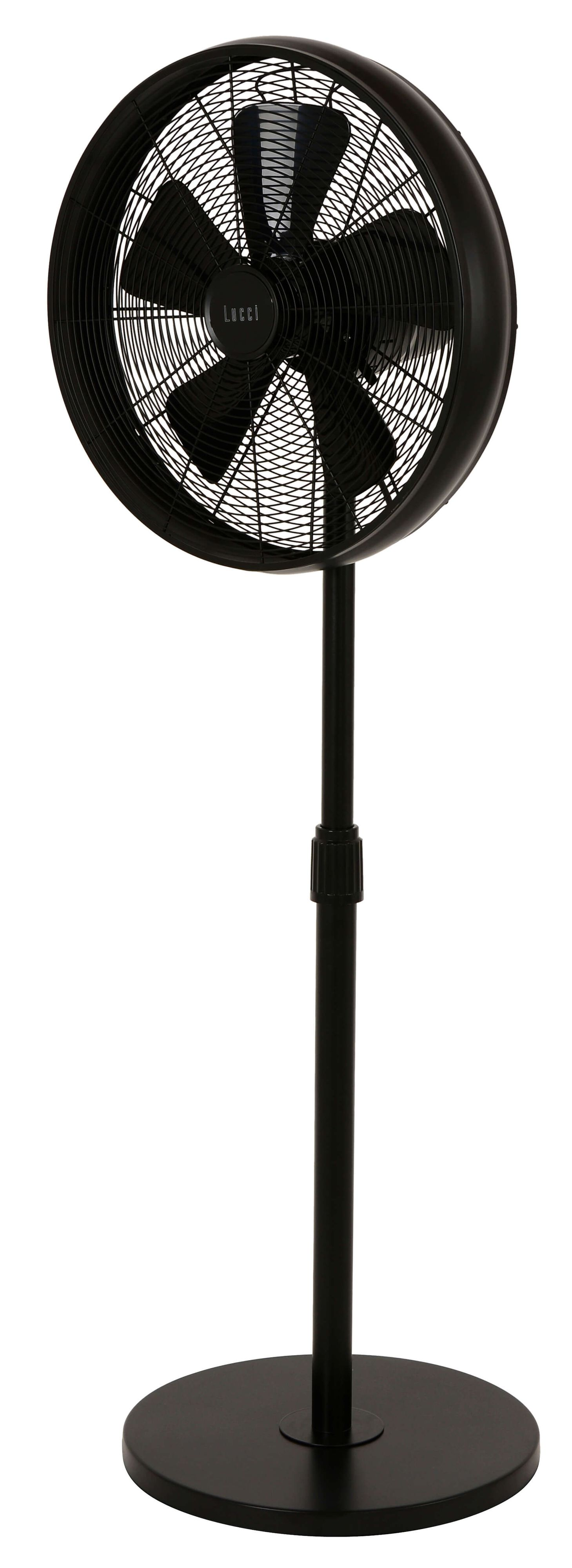 Ventilatore a colonna nero con testata circolare. Il ventilatore è su un palo e una base neri.