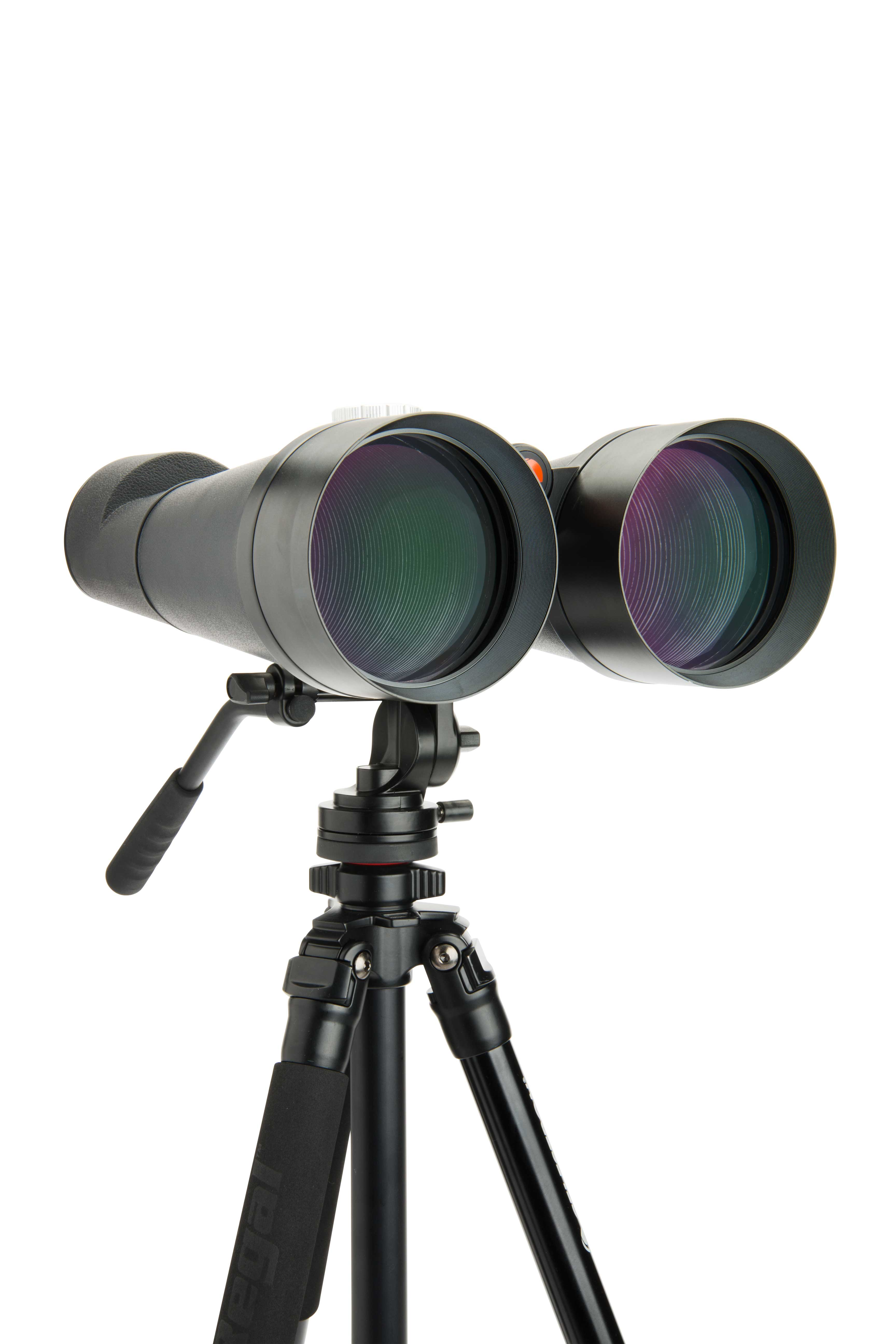 Schwarzes Fernglas auf schwarzem Stativ, Linsen nach vorne, weißer Hintergrund.