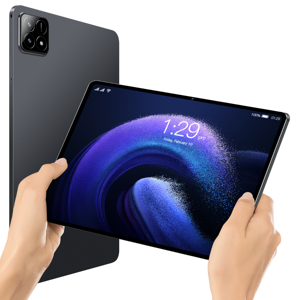 Ein Tablet, das von Händen gehalten wird, mit einem anderen Tablet dahinter. Der Bildschirm zeigt eine Grafik.