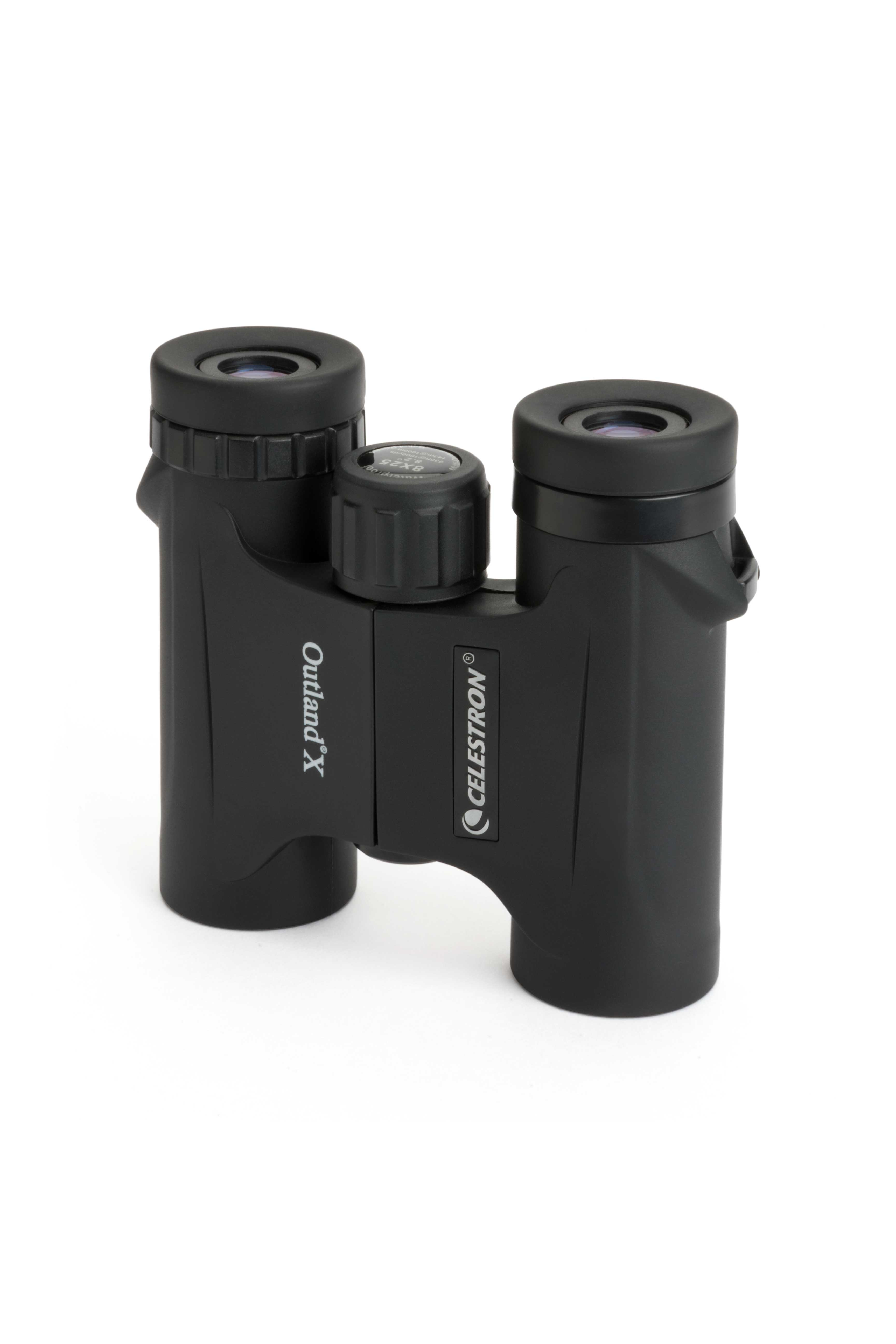 Schwarzes Fernglas mit 'Outland X' und 'Celestron' Branding, vor weißem Hintergrund.