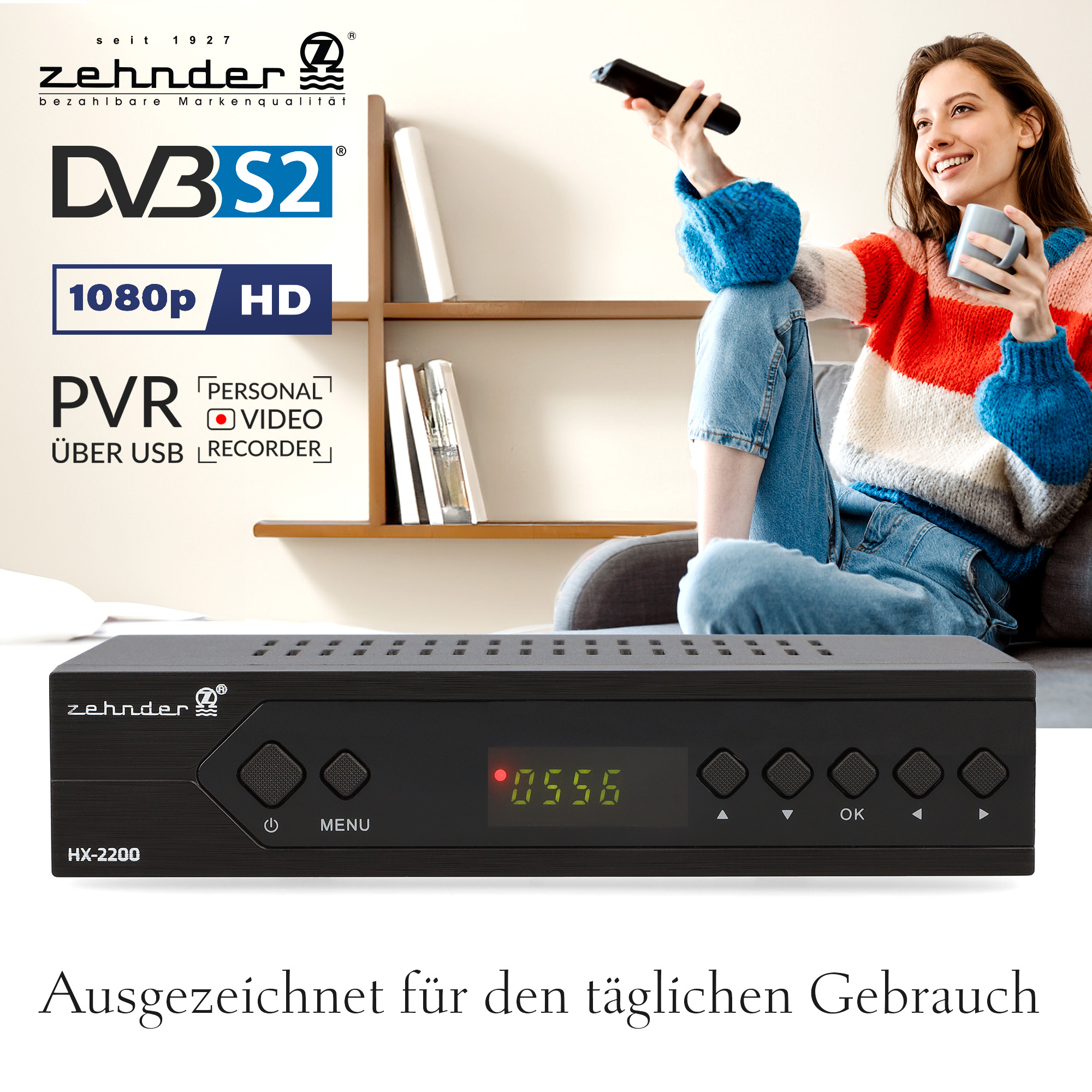 Schwarzer digitaler TV-Receiver mit Fernbedienung, Frau lächelt im Hintergrund.
