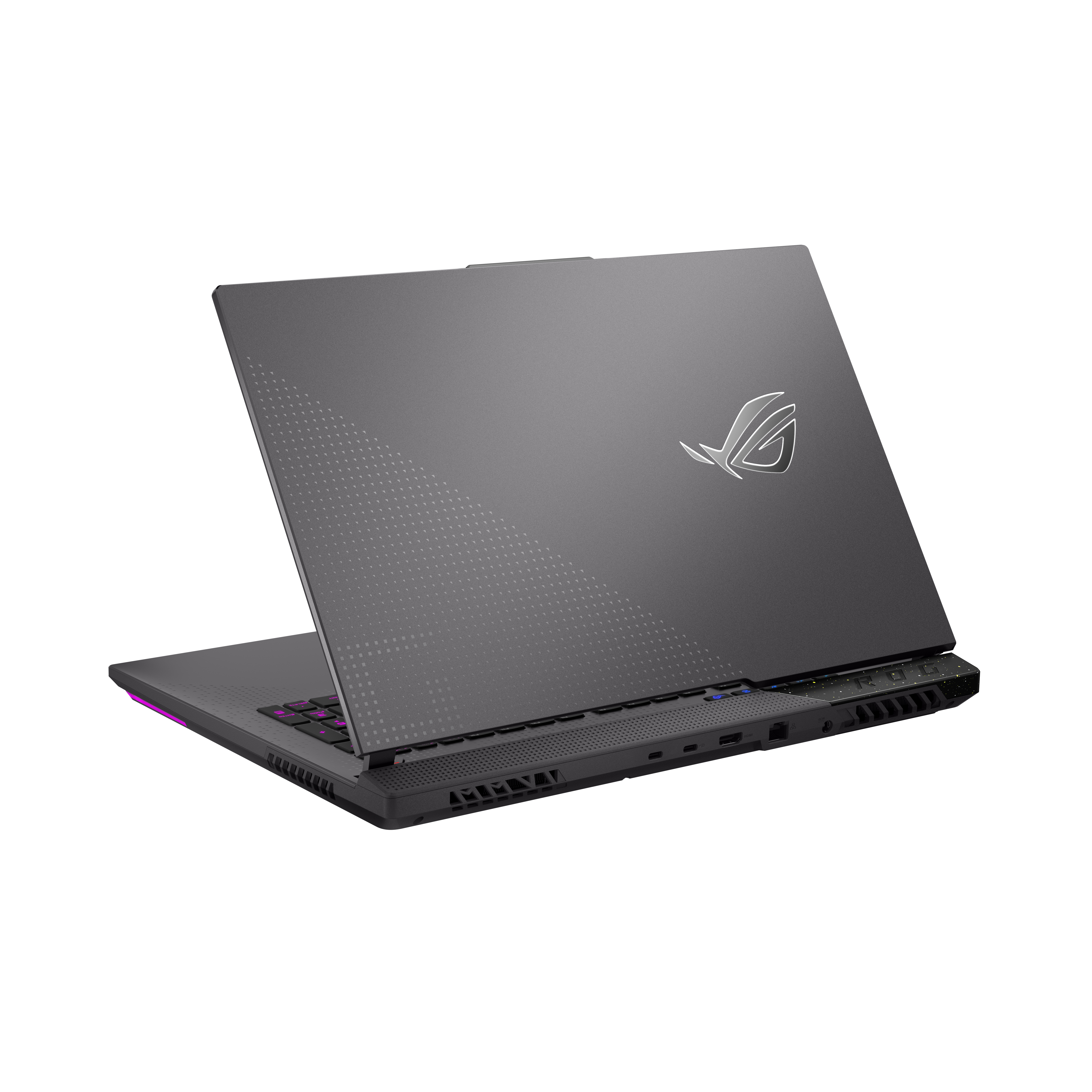 Laptop von hinten, leicht geöffnet. Graue Farbe, ROG-Logo. Etwas Text auf der Rückseite.