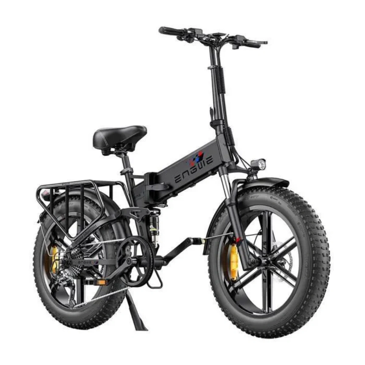Bicicletta elettrica nera con pneumatici larghi. Ha un portapacchi sul retro e un logo ENGWE sul telaio.