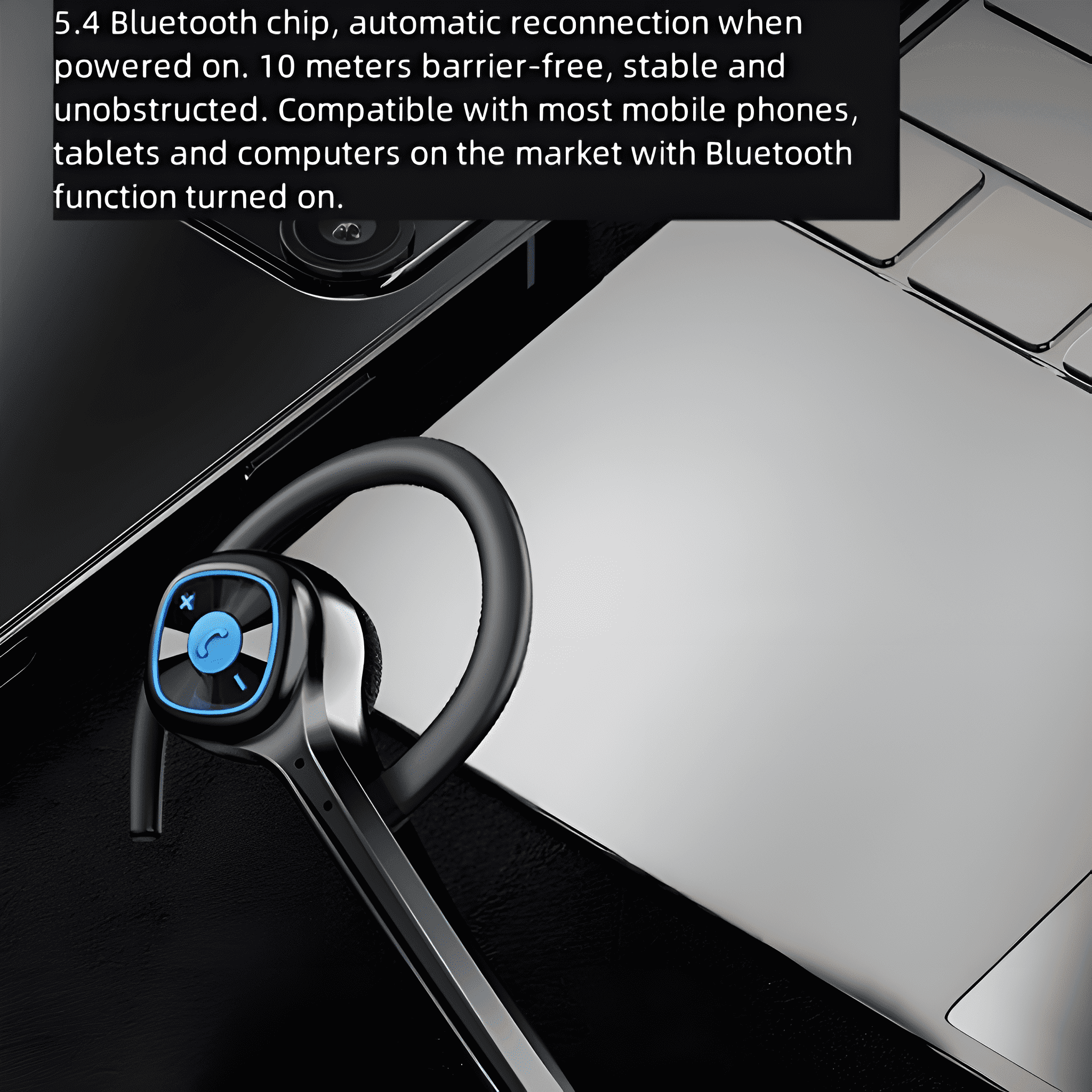 Schwarzes und silbernes Bluetooth-Headset. Es befindet sich neben einem Laptop.