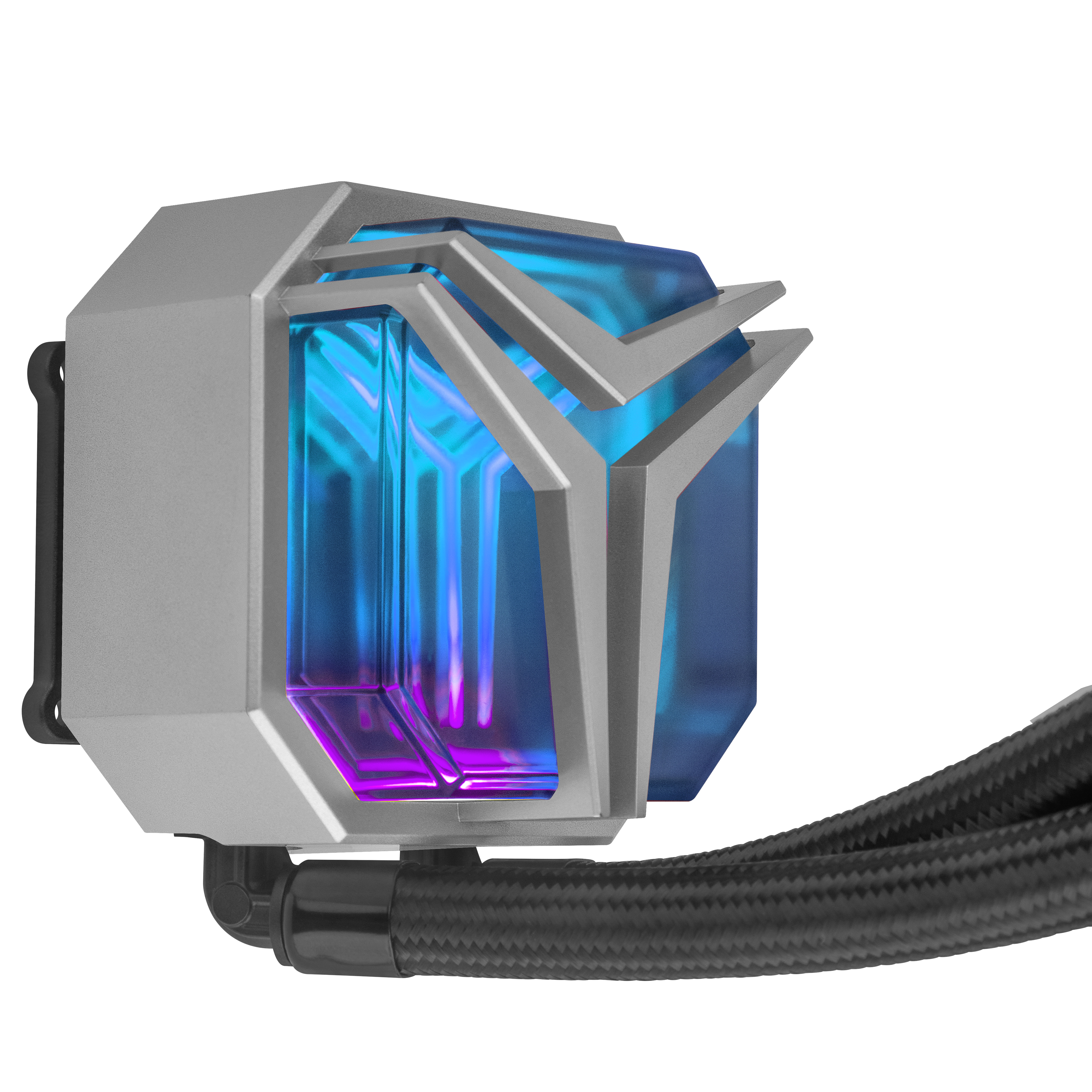 Un enfriador de líquido para computadora plateado y azul sobre fondo blanco.